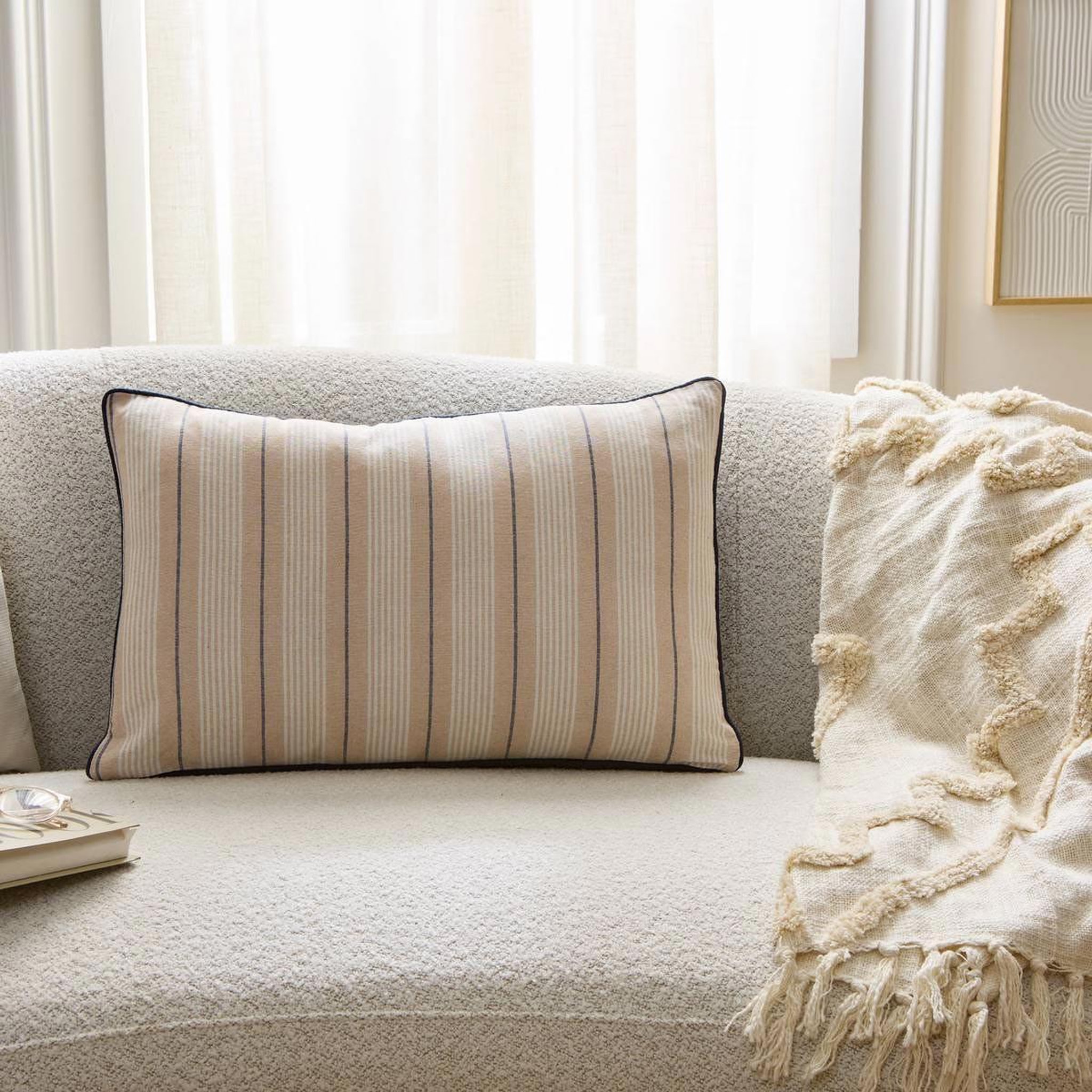 Voir la diapositive 3 : ATMOSPHERA Coussin déco à rayures  groove  38x58cm bleu