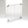 Voir la diapositive 2 : WEBABY Barrière de sécurité bébé extensible en bois LOKEE