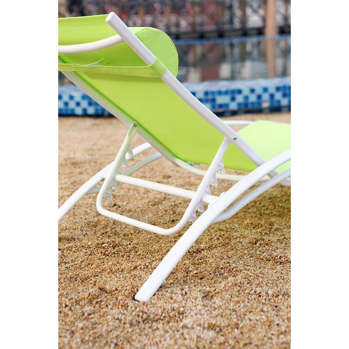 CONCEPT USINE Lot de 2 transats empilables et ajustables en alu vert-blanc BAHIA