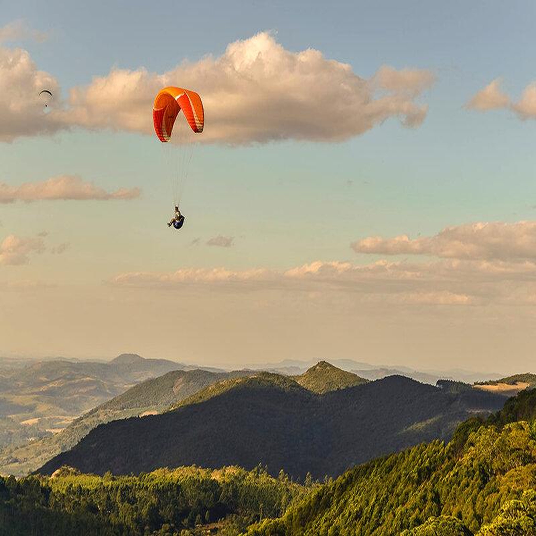 Voir la diapositive 2 : Smartbox Vol en parapente de 25 min et photo-souvenir près du mont blanc pour 2 personnes - coffret cadeau sport & aventure