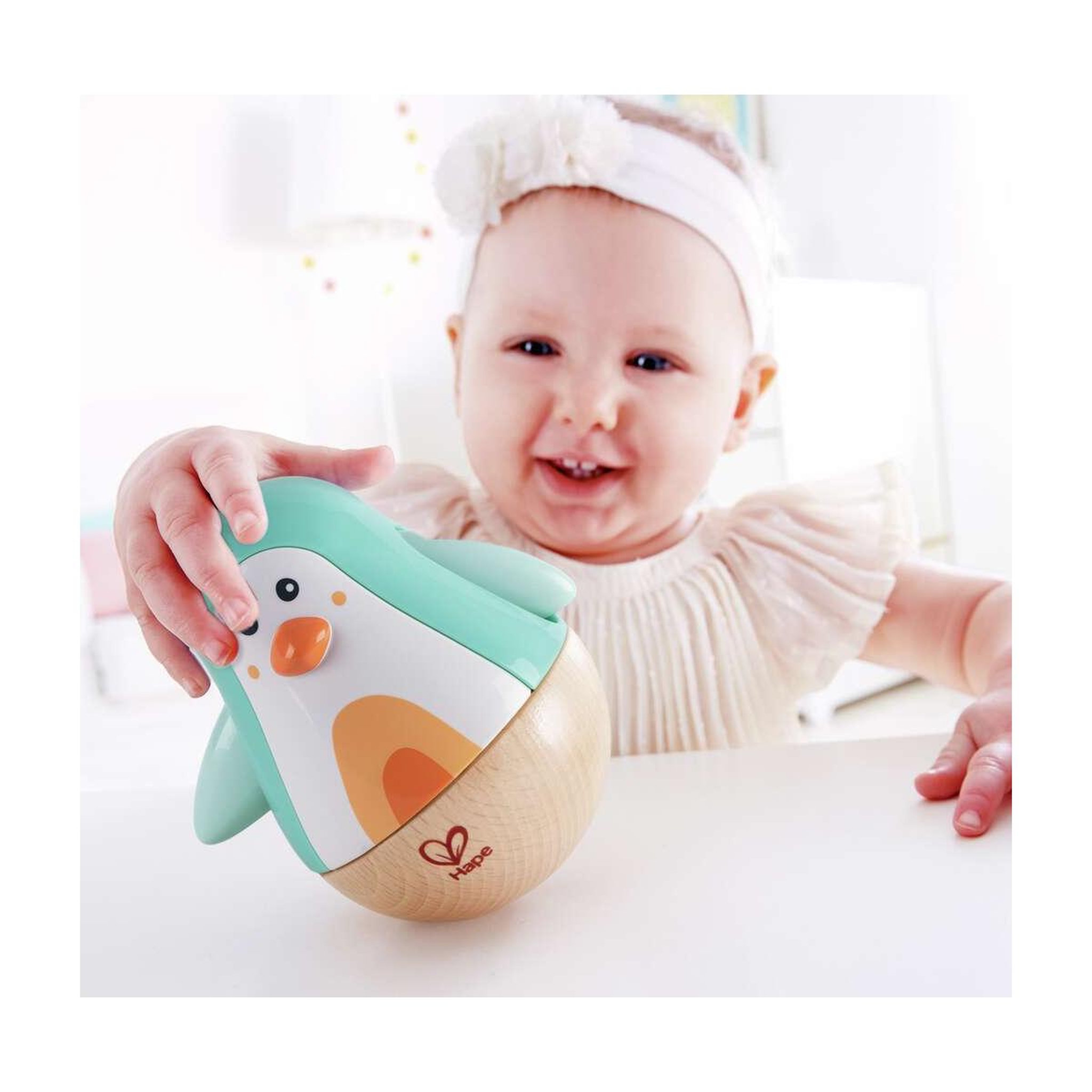 Voir la diapositive 2 : Hape Pingouin culbuto en bois - Turquoise