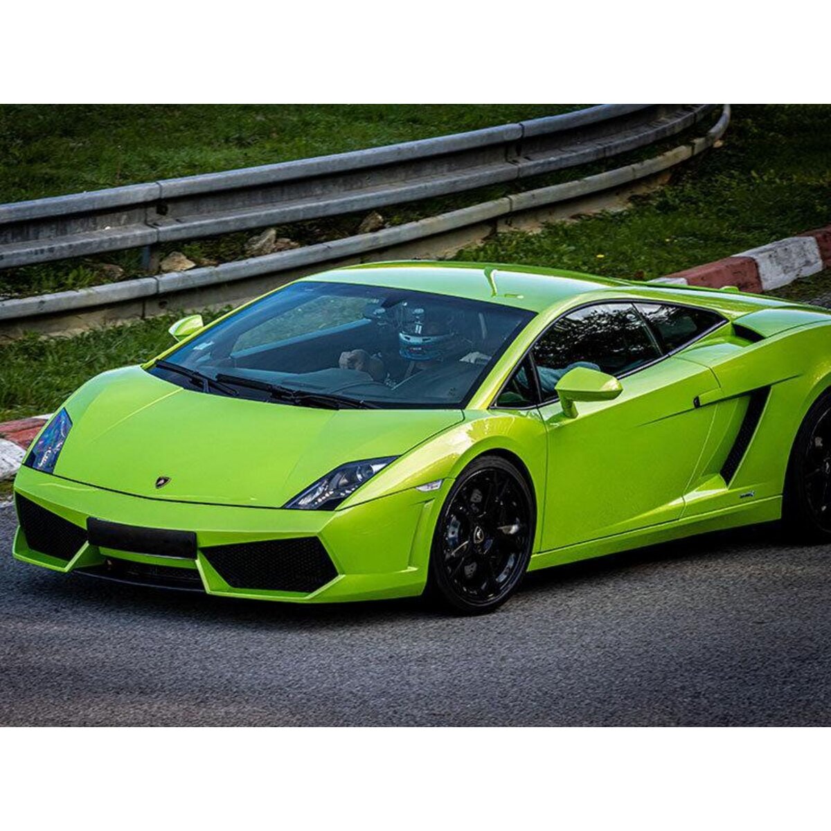 Smartbox Stage de pilotage : 5 tours sur le circuit du Luc en Lamborghini Gallardo LP 560 - Coffret Cadeau Sport & Aventure