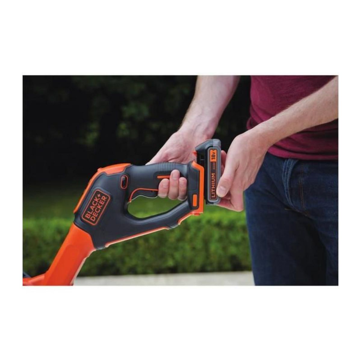 Black et Decker Coupe-bordure a batterie BLACK+DECKER - STC1820EPC - 18V - 28 cm Livre avec batterie 2,0 Ah + chargeur