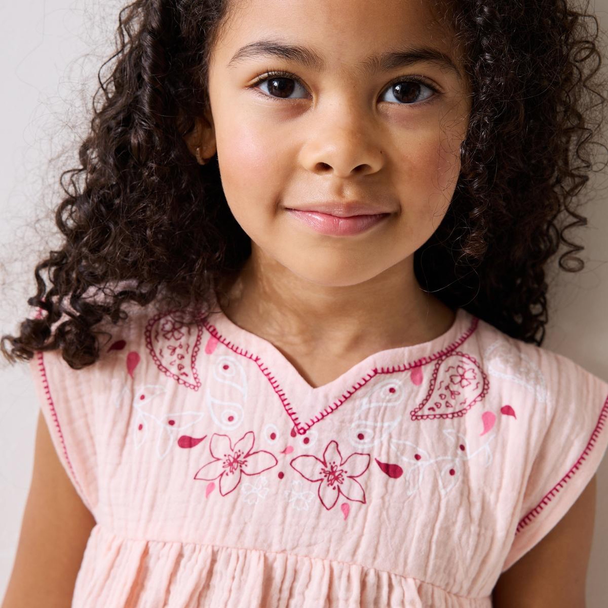 Voir la diapositive 4 : Petit Béguin Blouse enfant en gaze de coton arizona