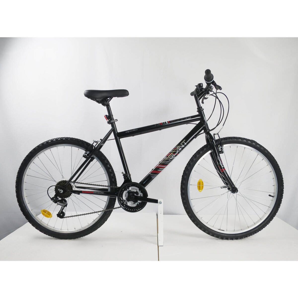 Vélo VTT 26'' Rigide Homme Acier  Slant / Apollo  - 18 vitesses - Shimano TY21 - Fourche Rigide - Freins V-brake et Poignées Microshift