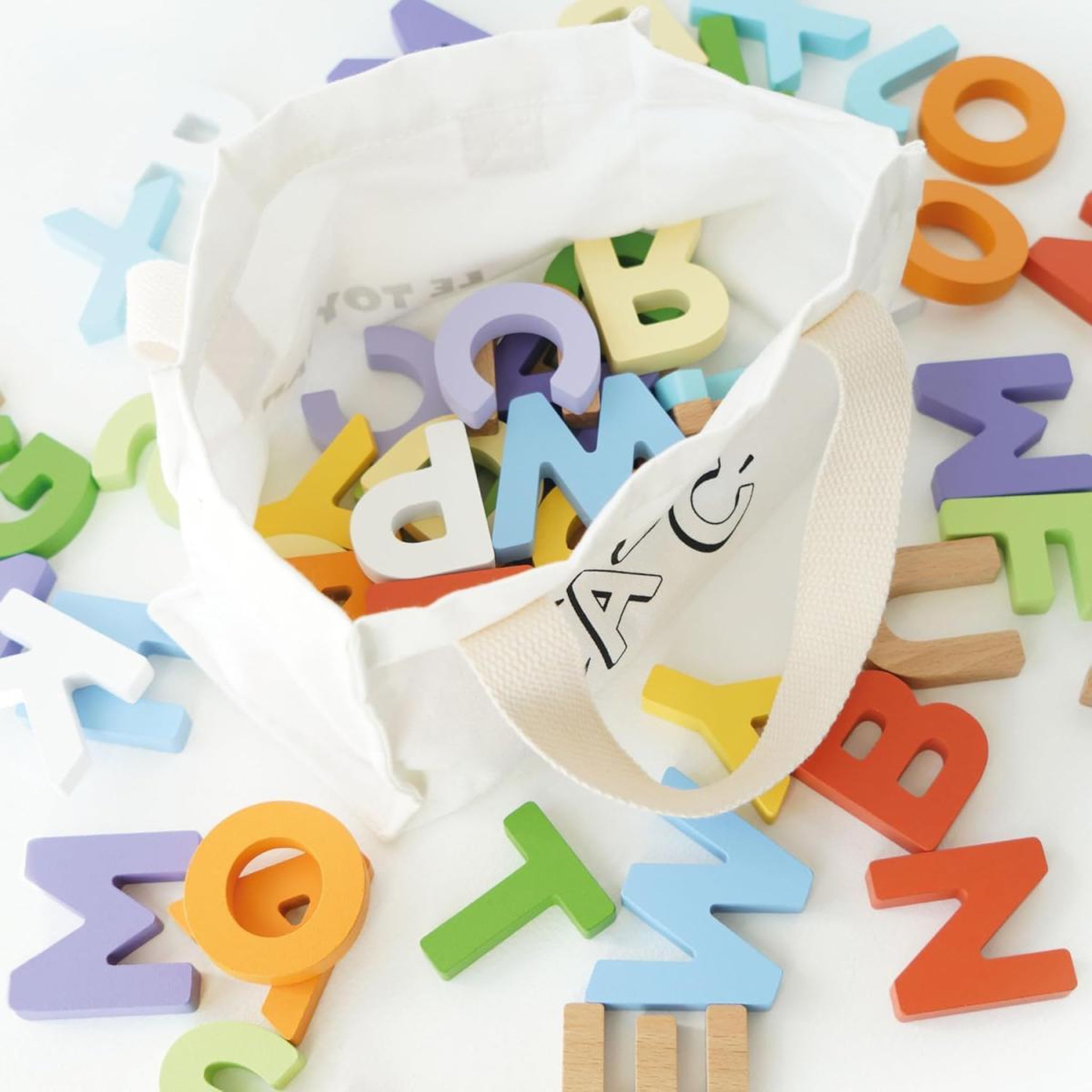 Voir la diapositive 2 : Le Toy Van Alphabet - 60 Pièces en bois