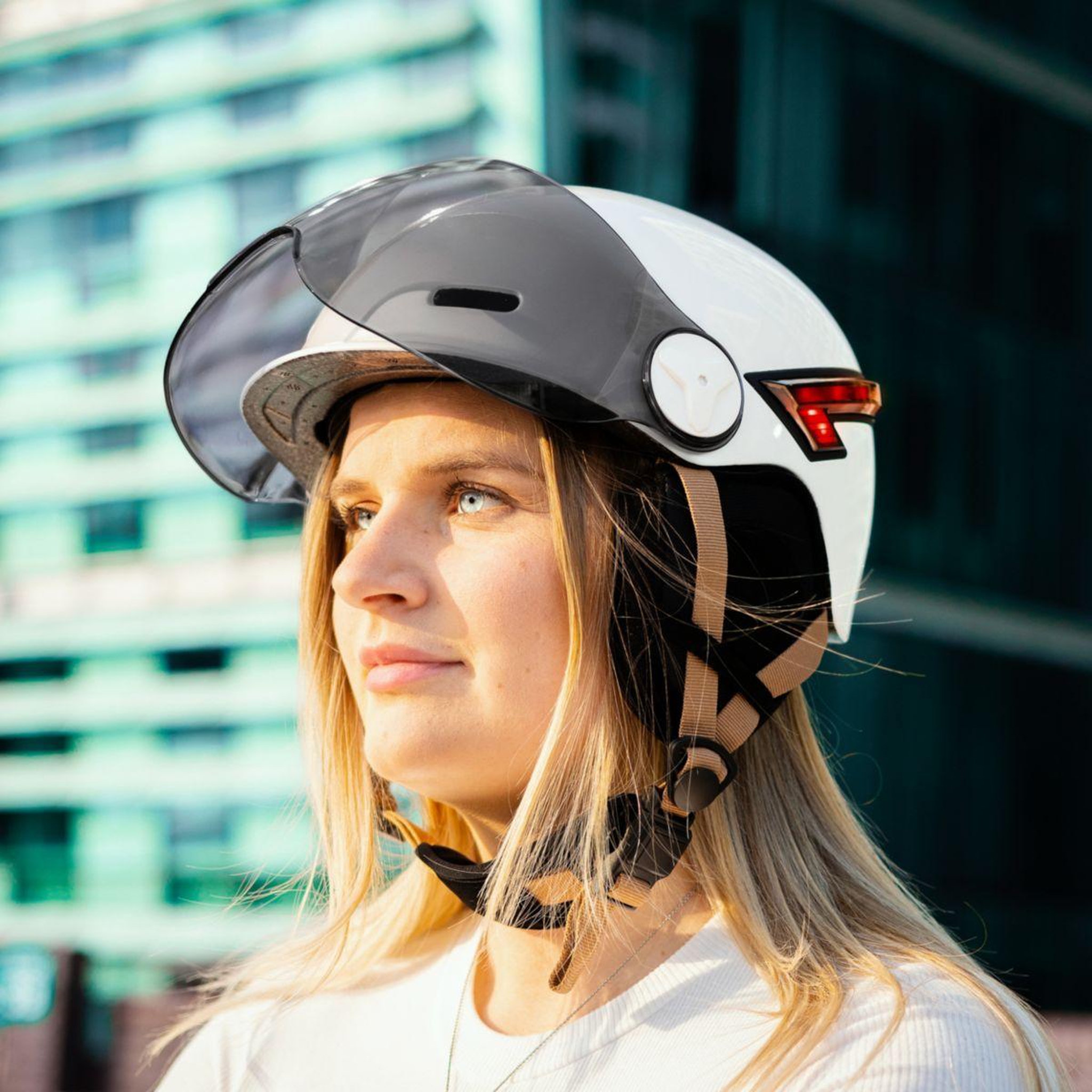 Voir la diapositive 3 : CASR Casque trottinette led glow crème taille l
