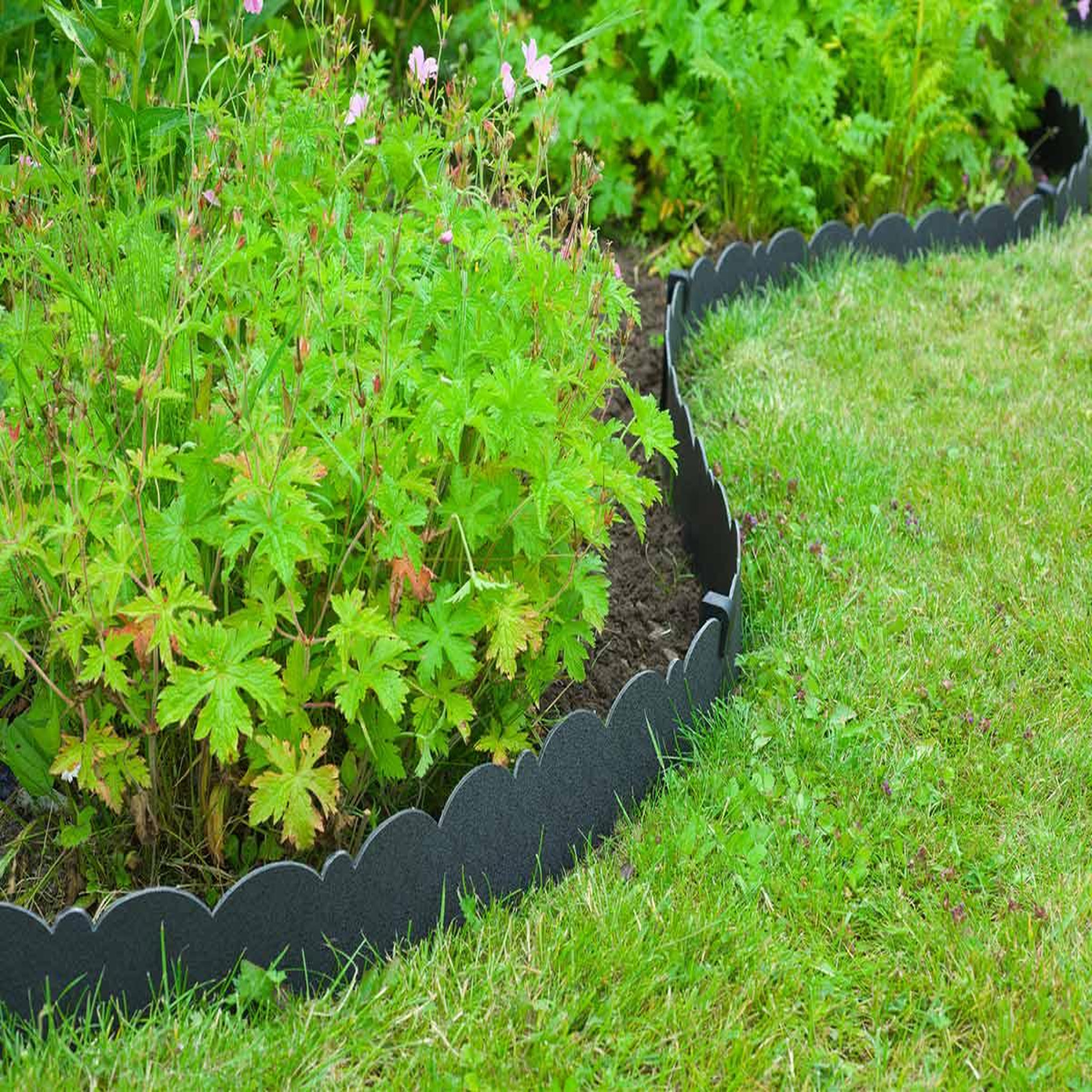 Voir la diapositive 2 : NATURE Bordure de jardin décorative Nature 2 motifs en PE recyclé, 12 x H13 cm, coloris noir