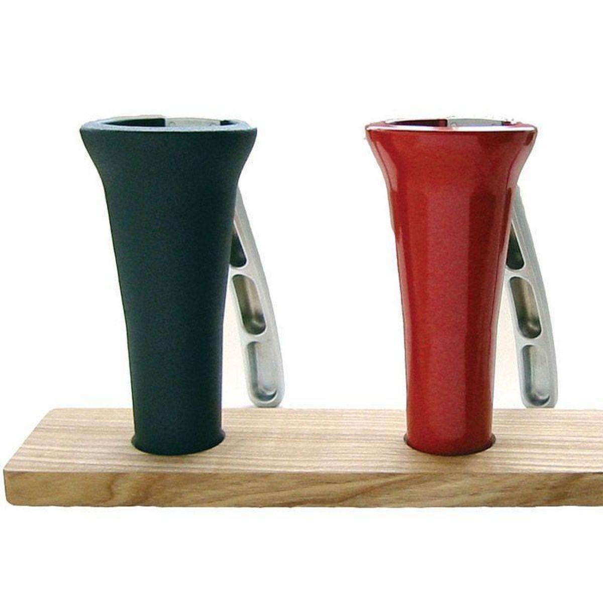 Chevalier Diffusion Casse-noix conique laqué rouge