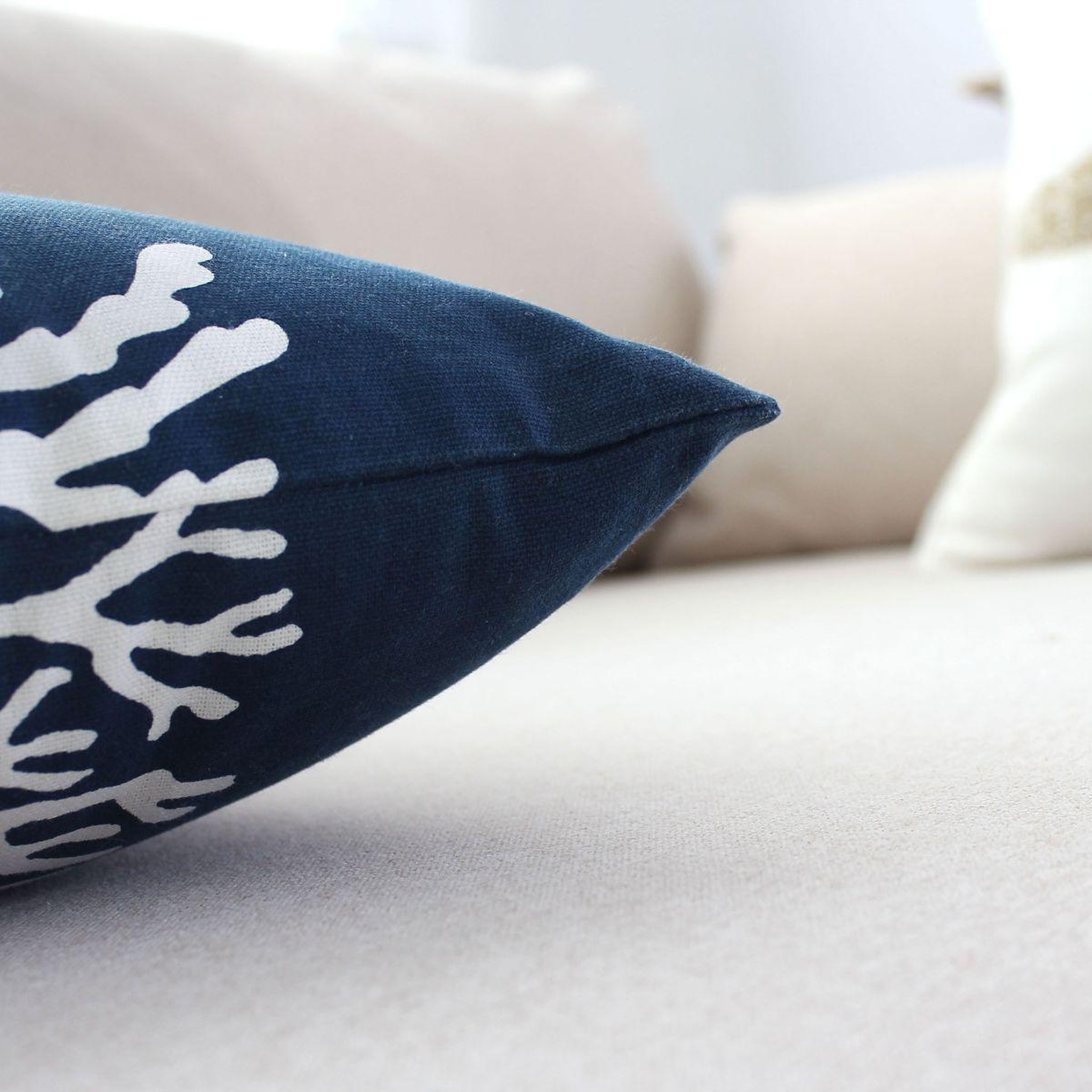 Voir la diapositive 2 : ENJOY HOME Coussin déco imprimé  azur  30x50cm bleu marine