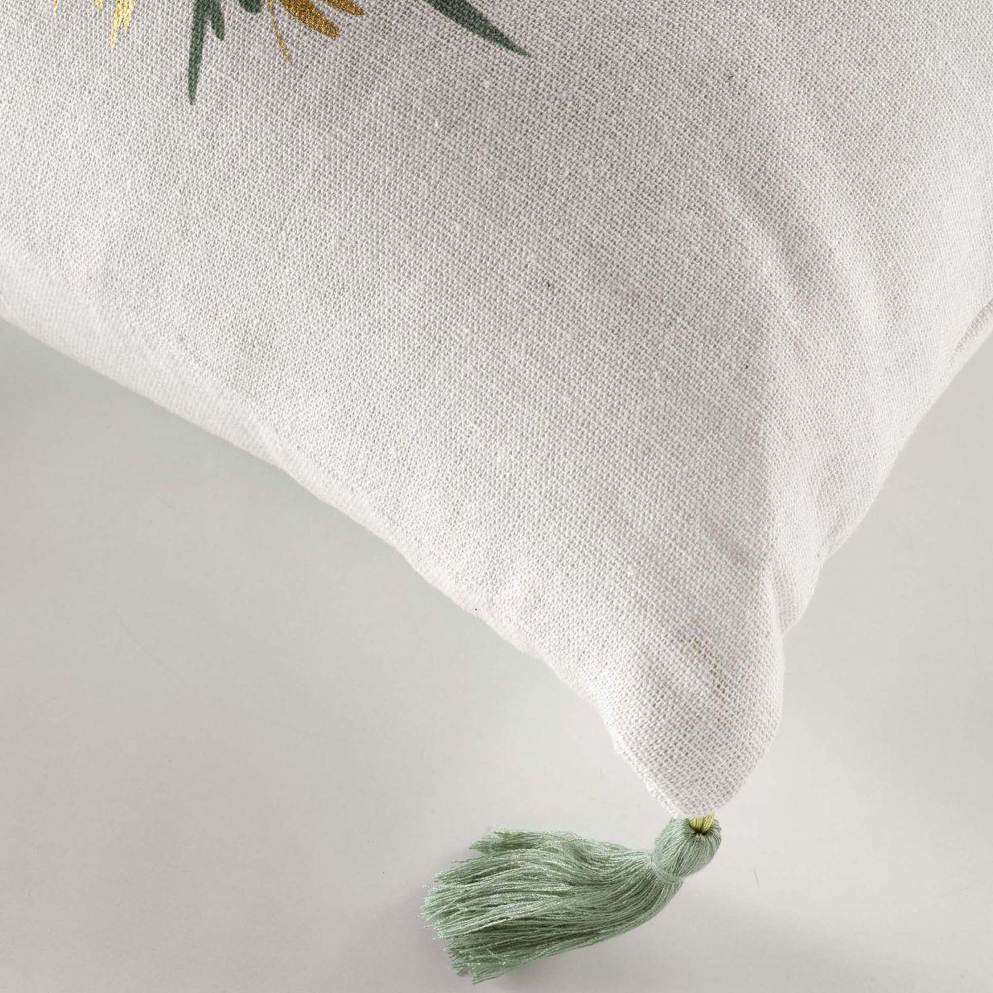 Voir la diapositive 3 : Douceur d'Intérieur Coussin déco pompons  papeete  45x45cm sauge
