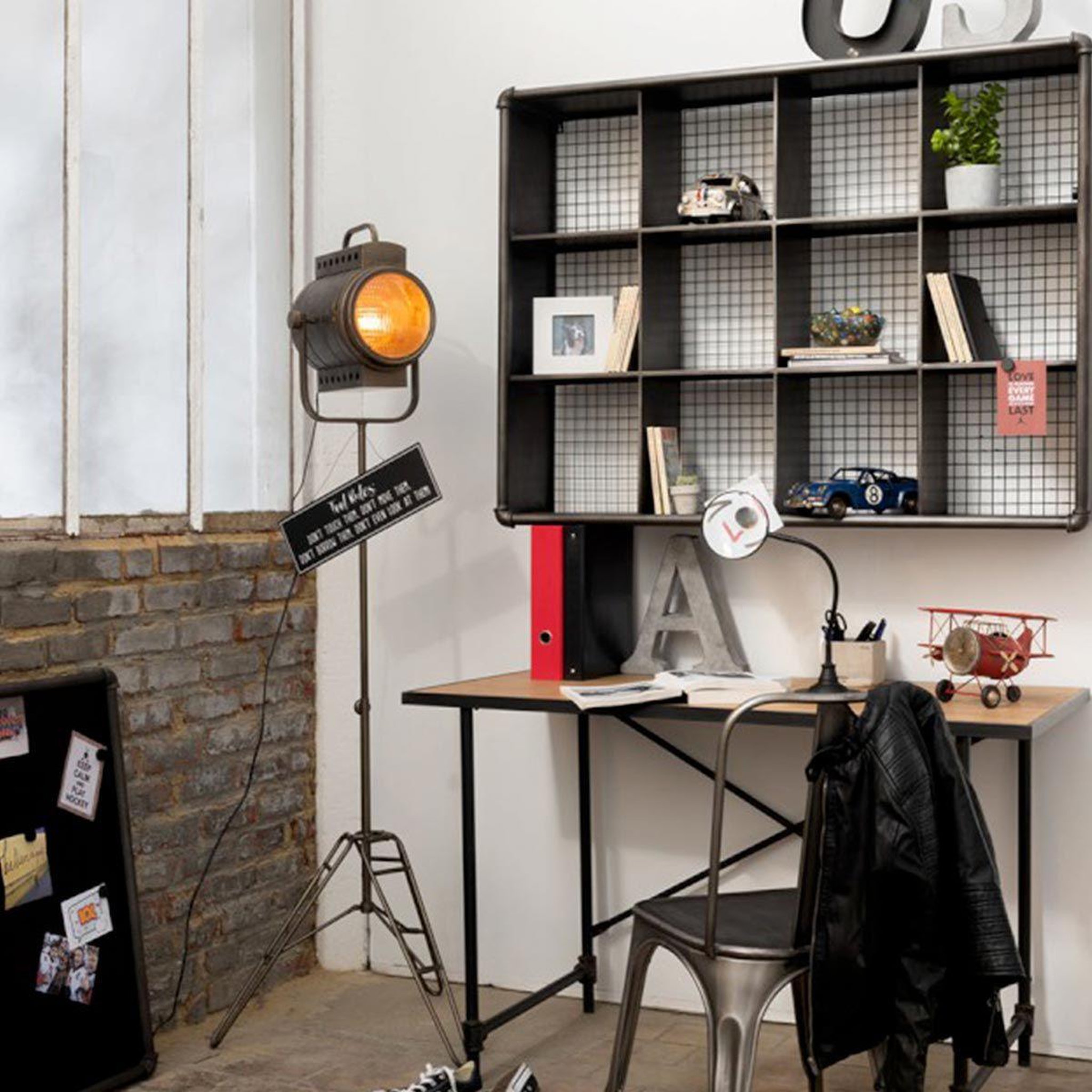 Voir la diapositive 4 : J-LINE Lampadaire design en métal  film  170cm noir