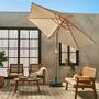 Voir la diapositive 3 : SWEEEK Parasol droit rond sable Ø293cm mât central en aluminium imitation bois. orientable et manivelle d'ouverture
