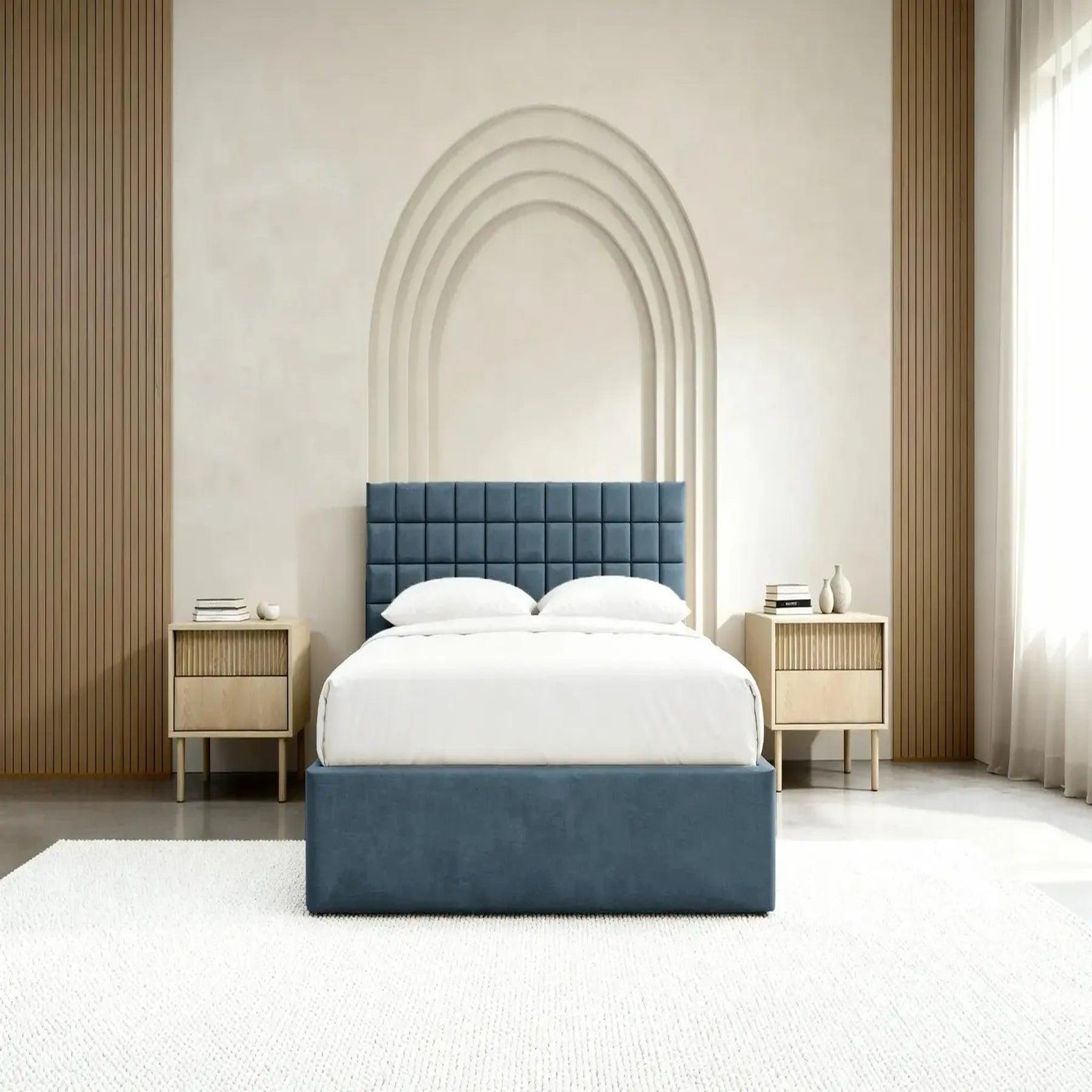 Voir la diapositive 3 : CASANOVA PARIS Thelma - lit coffre tissu velours bleu