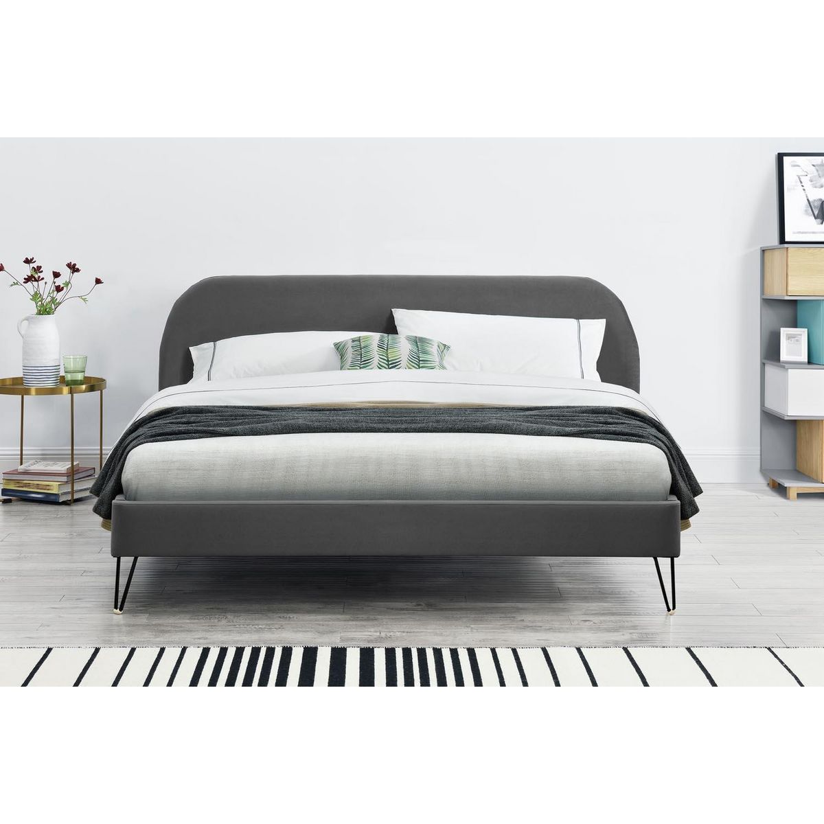 CONCEPT USINE Structure de lit 160 x 200 cm en velours gris et pieds noirs PHOENIX