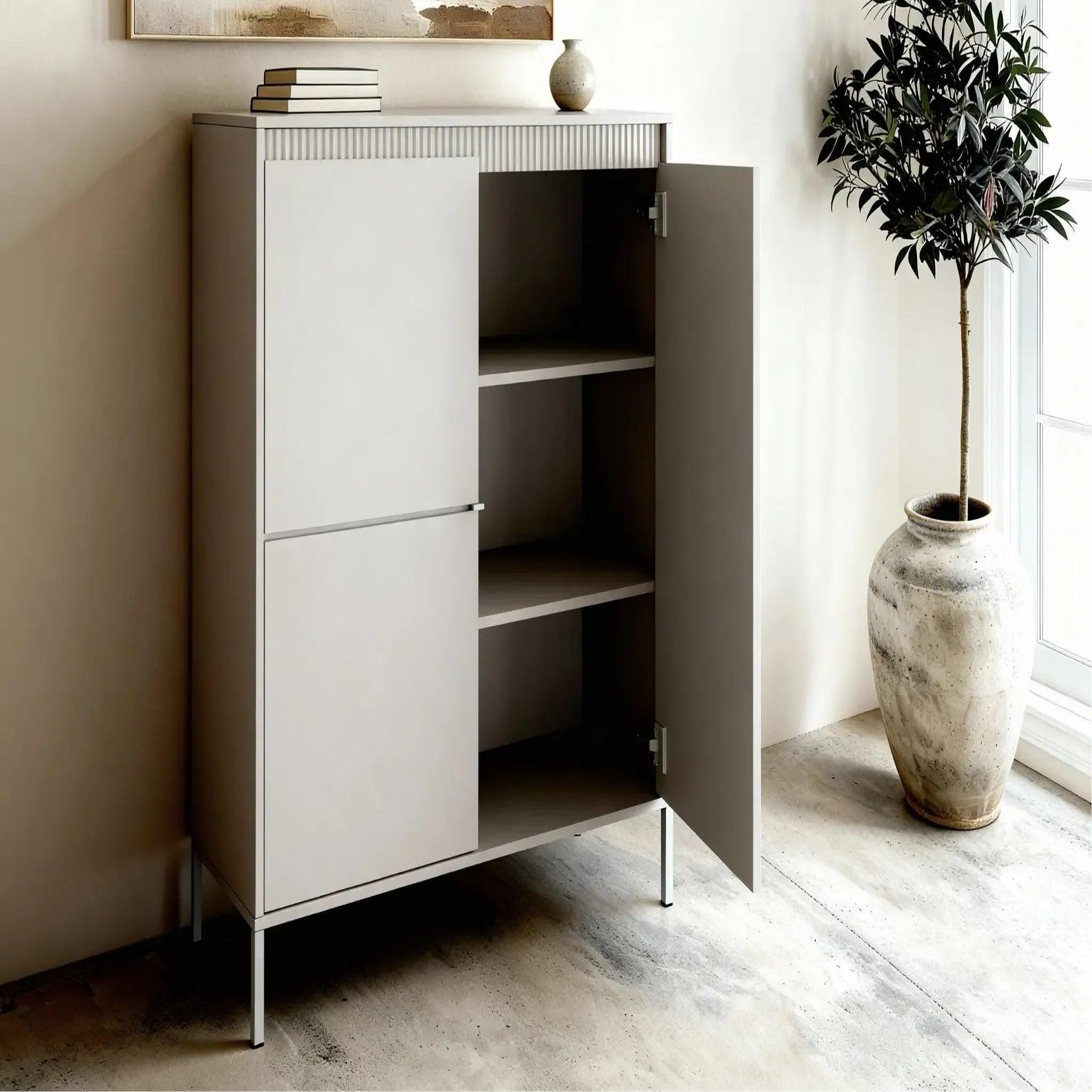 Voir la diapositive 3 : CASANOVA PARIS Alina - commode 2 portes pieds en métal