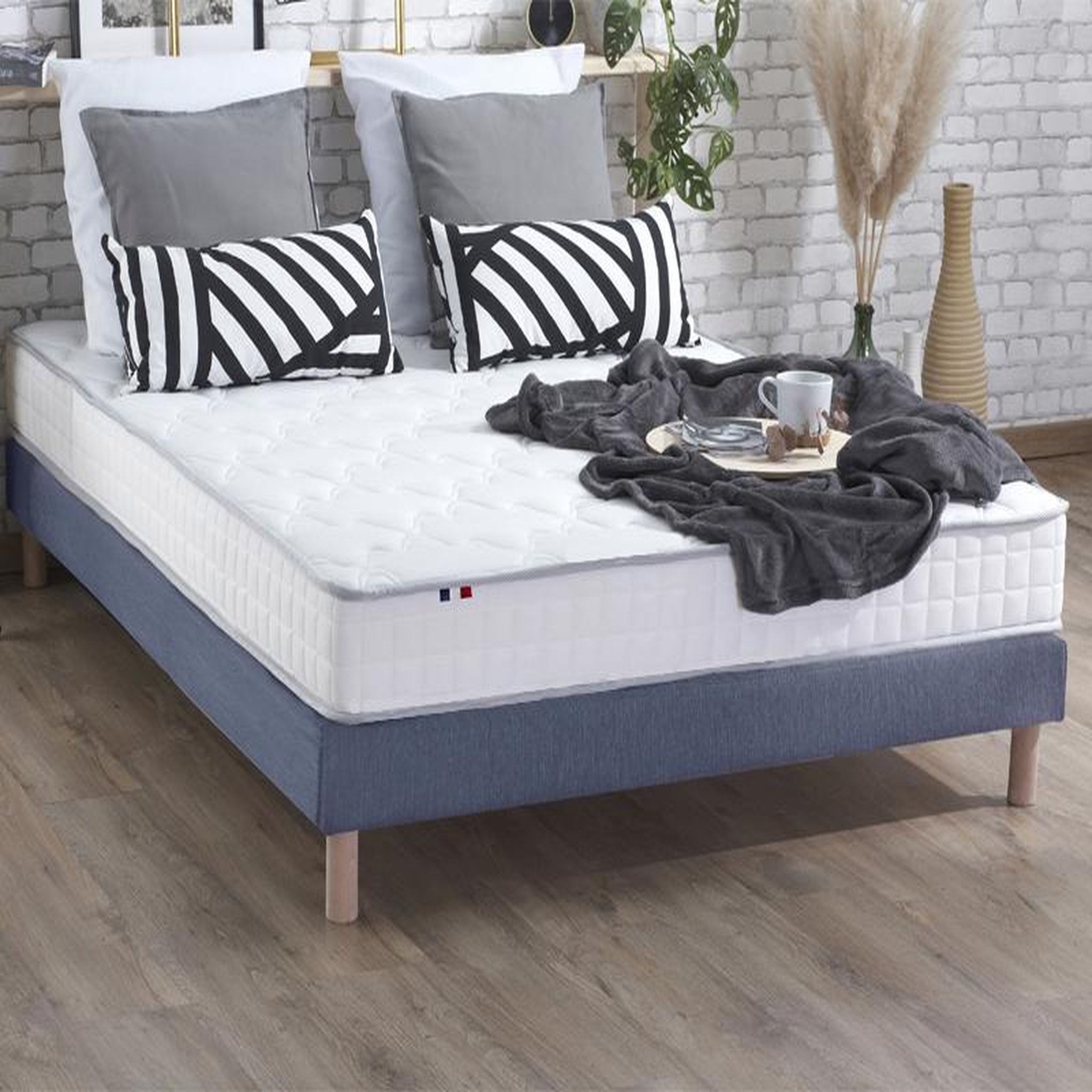 Voir la diapositive 5 : Matelas mousse accueil mémoire de forme 140x190 cm LAVANDOU