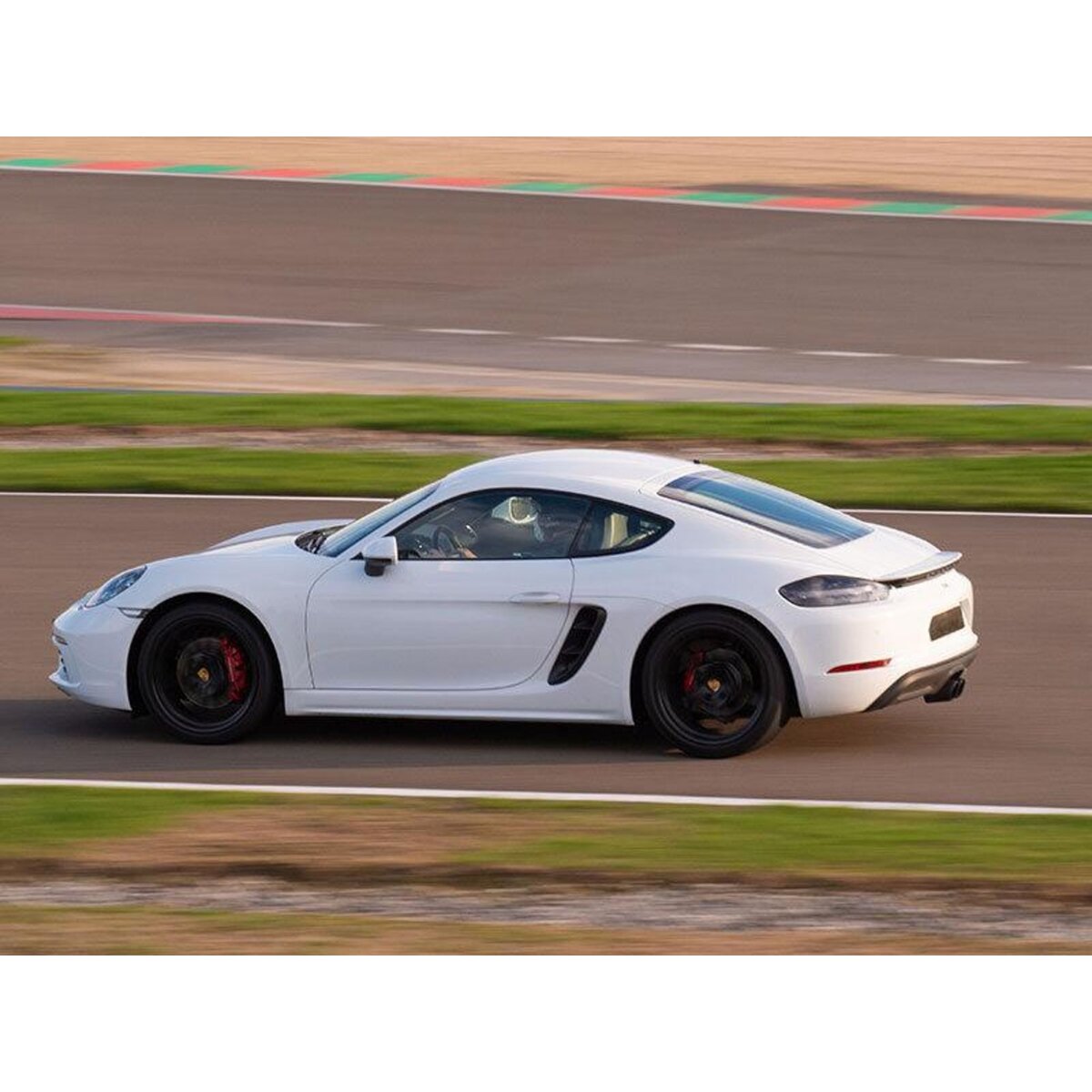 Smartbox Stage de pilotage : 2 tours sur le circuit de Trappes en Porsche Cayman - Coffret Cadeau Sport & Aventure