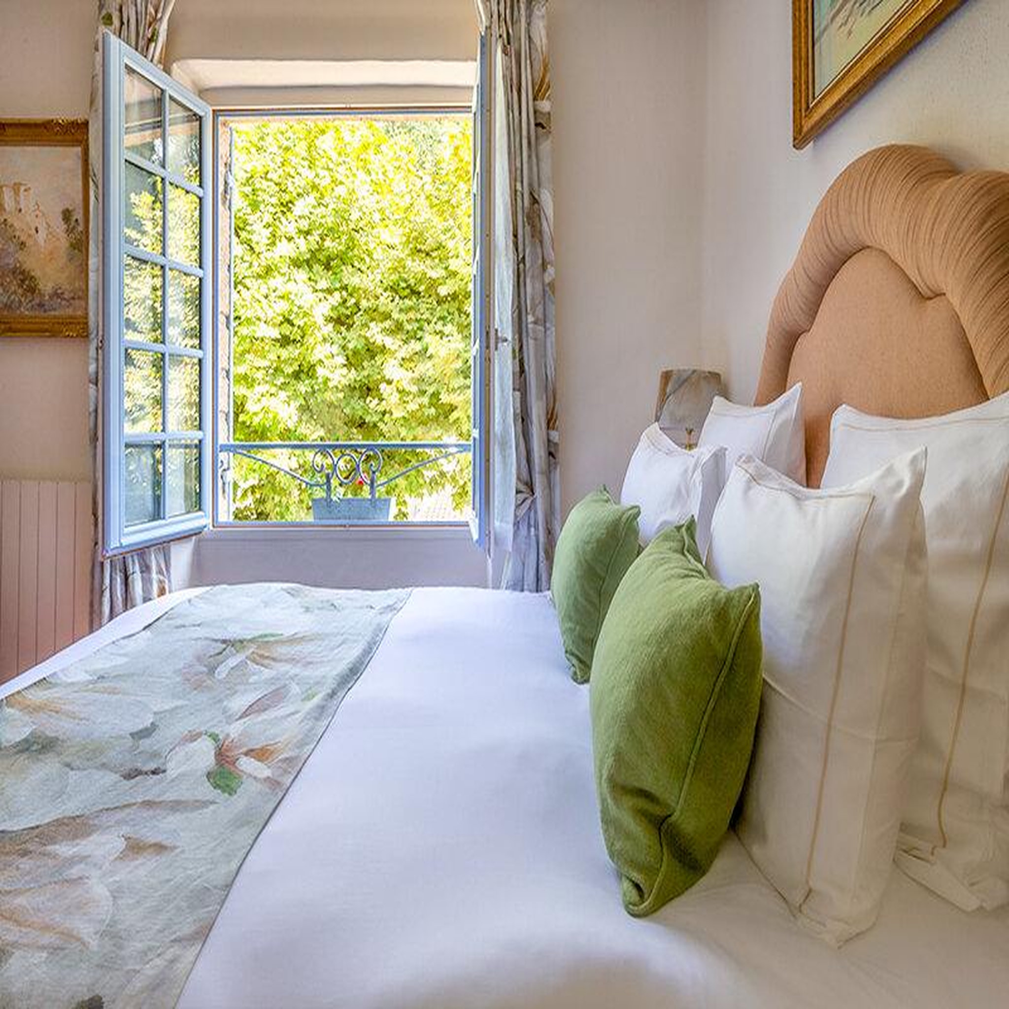 Voir la diapositive 2 : Smartbox 2 jours en suite en hôtel 4* avec dîner gastronomique et sauna privatif - coffret cadeau séjour