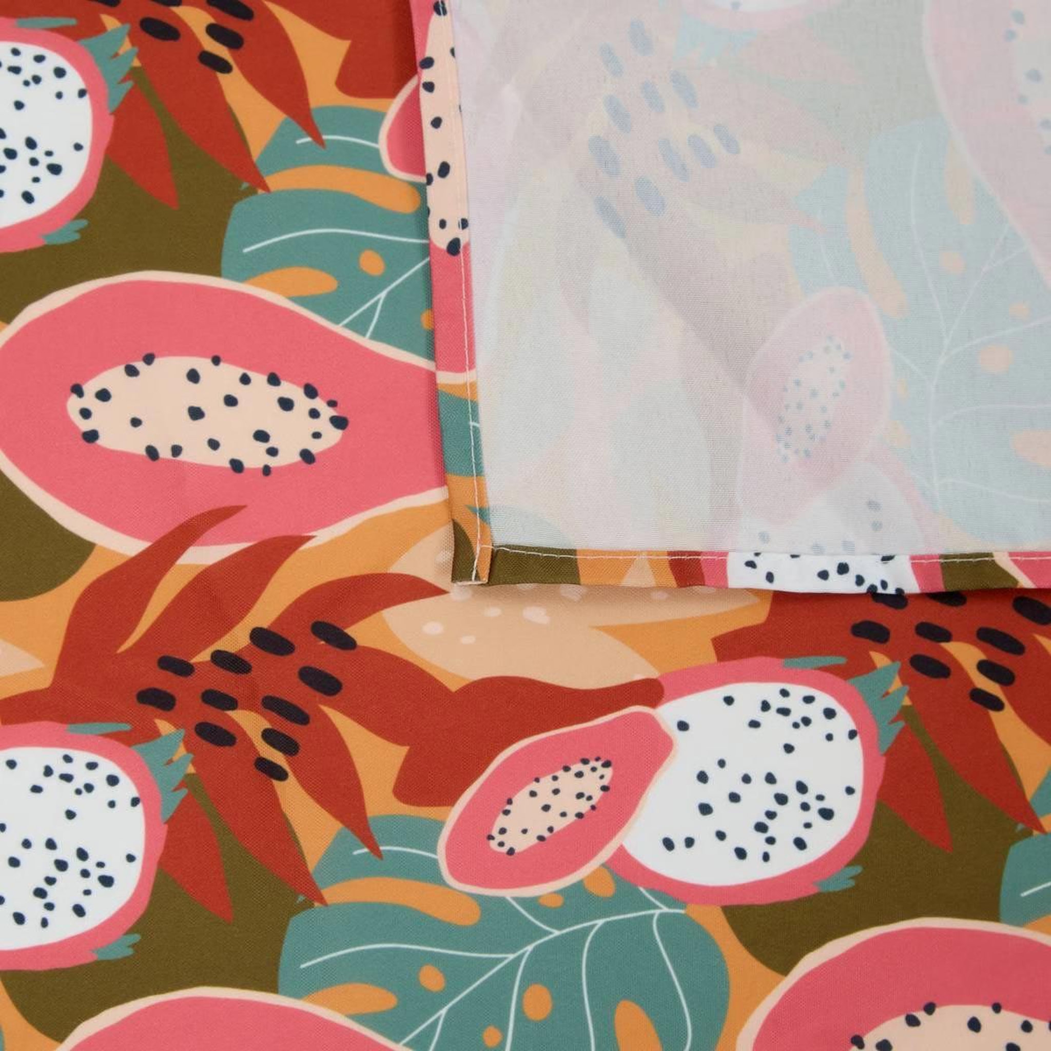 Voir la diapositive 2 : ATMOSPHERA Nappe antitache imprimée  tropical  140x240cm multicolore