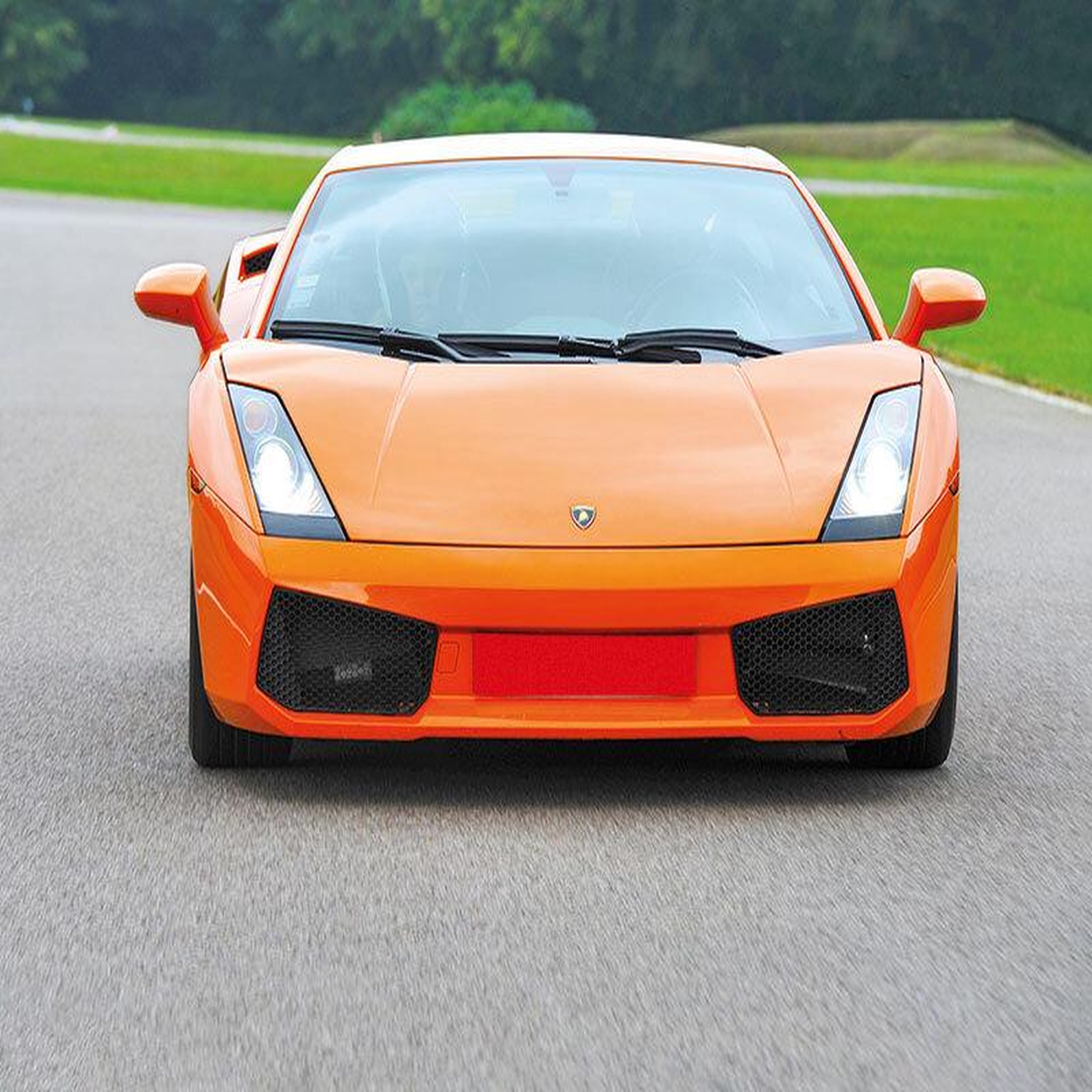 Voir la diapositive 3 : Smartbox Stage de pilotage : 2 tours sur le circuit de Nogaro en Lamborghini Gallardo LP-560 - Coffret Cadeau Sport & Aventure
