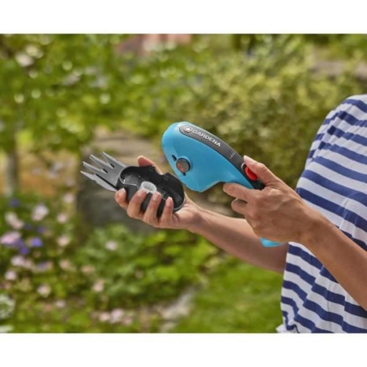 Gardena Cisaille a gazon ClassicCut Li - GARDENA - Manche télescopique - Roues - 3,6V/2,5 Ah