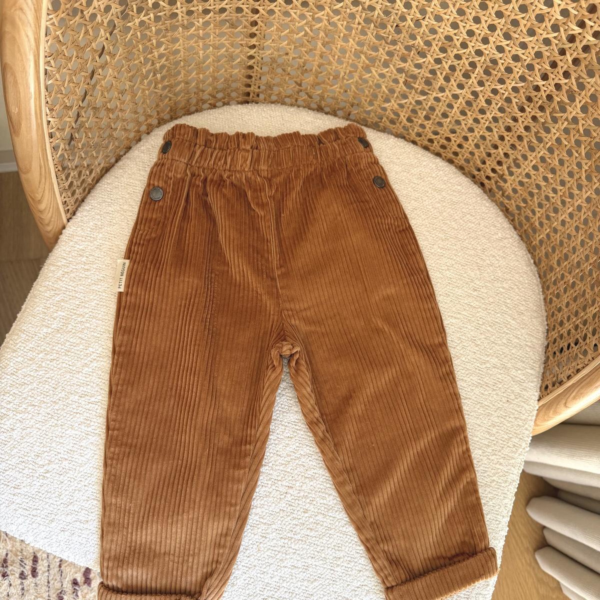 Voir la diapositive 4 : PETIT BEGUIN Pantalon bébé en velours côtelé cléo