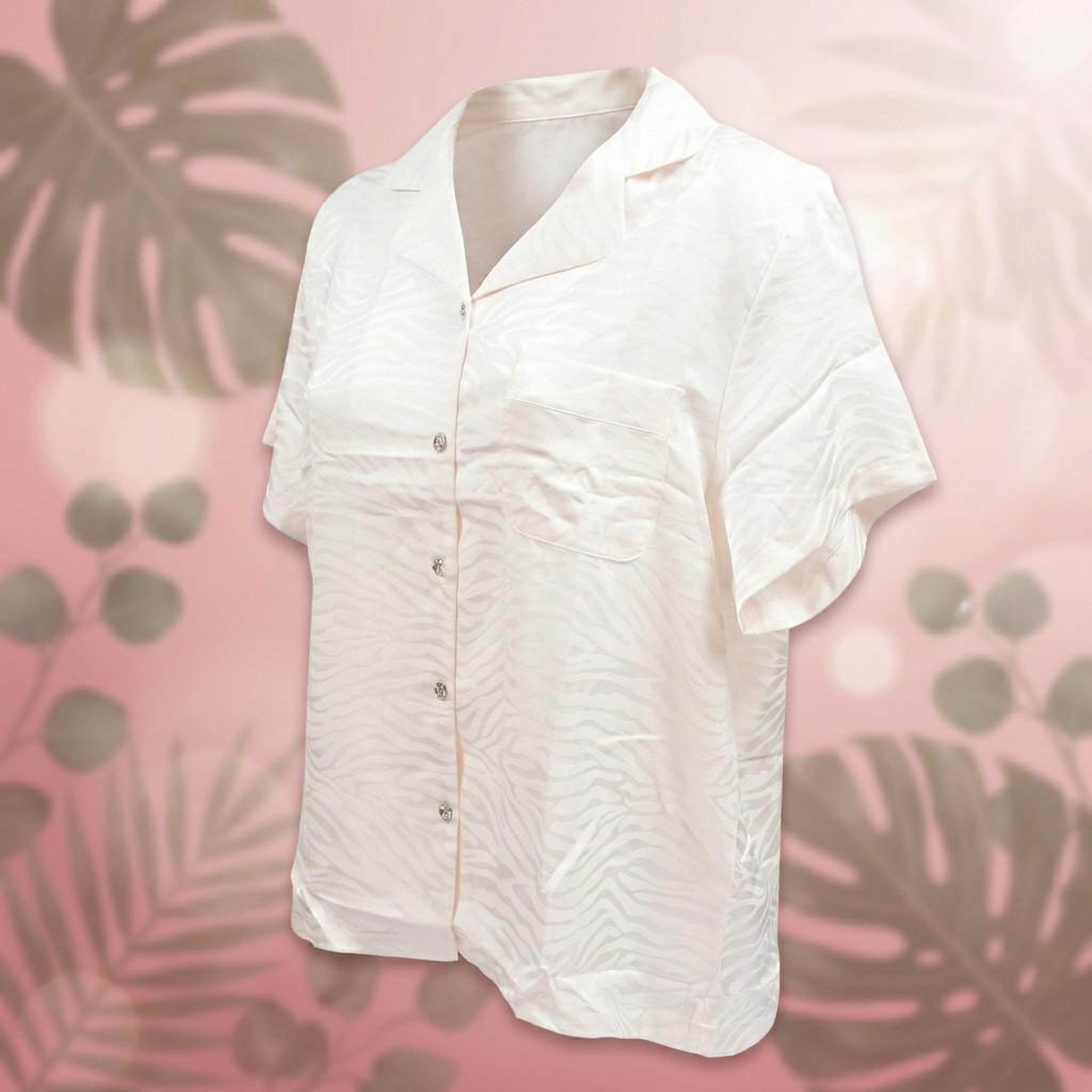 Voir la diapositive 3 : OZABI OZABI Pyjama Femme Short Satiné Boutonné Motif Zèbre Toucher Soie