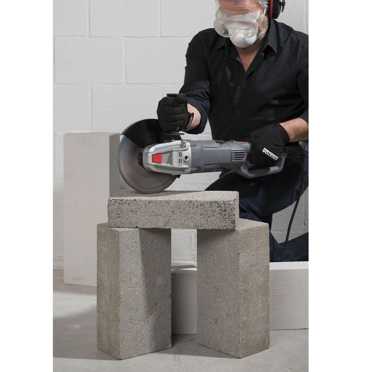 POWERPLUS Meuleuse d'angle 230mm  PowerPlus 2200w