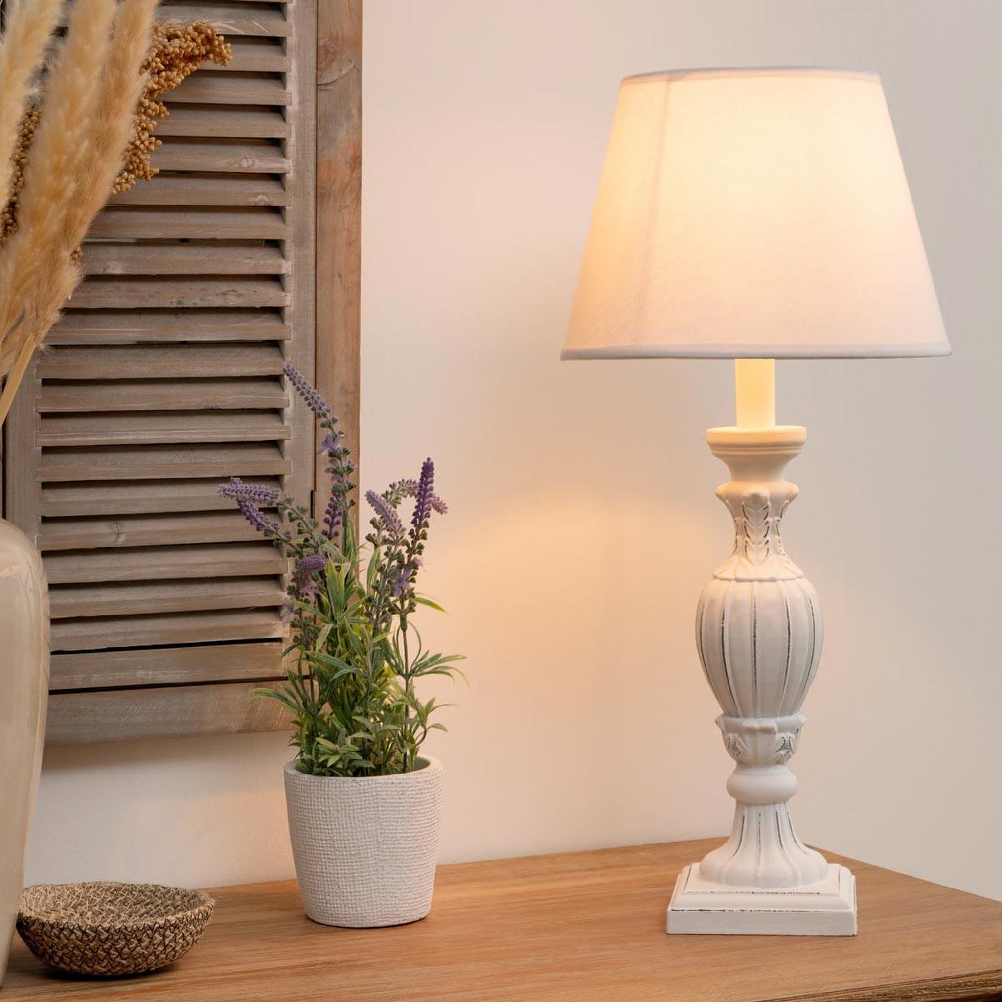 Voir la diapositive 2 : ATMOSPHERA Lampe en bois patiné  cabeloh  55cm blanc