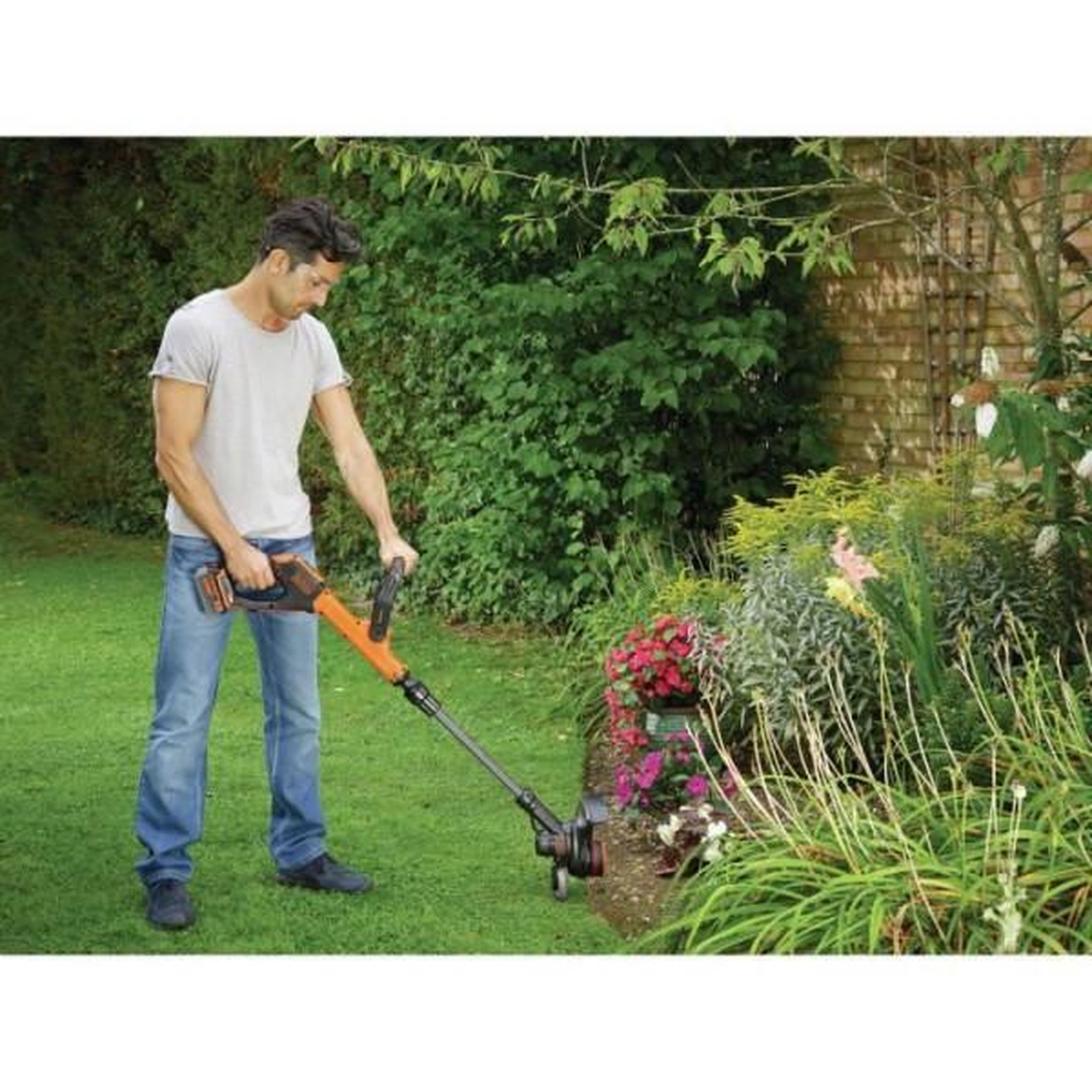 Voir la diapositive 4 : Black et Decker Coupe-bordure sans fil BLACK+DECKER STC1840EPC-QW - 18V - 30 cm