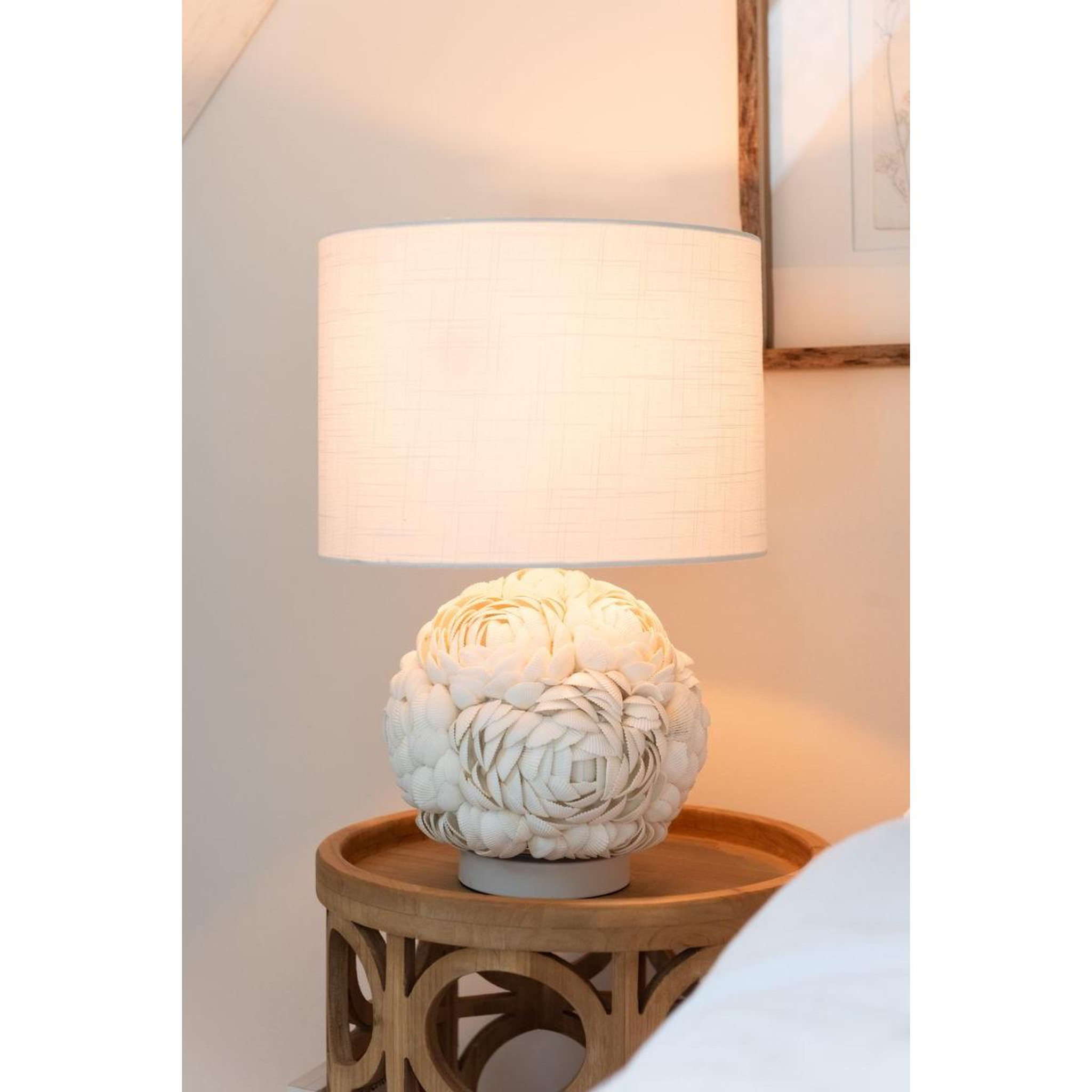 Voir la diapositive 5 : J-LINE Lampe à poser coquillage  beach  59cm blanc