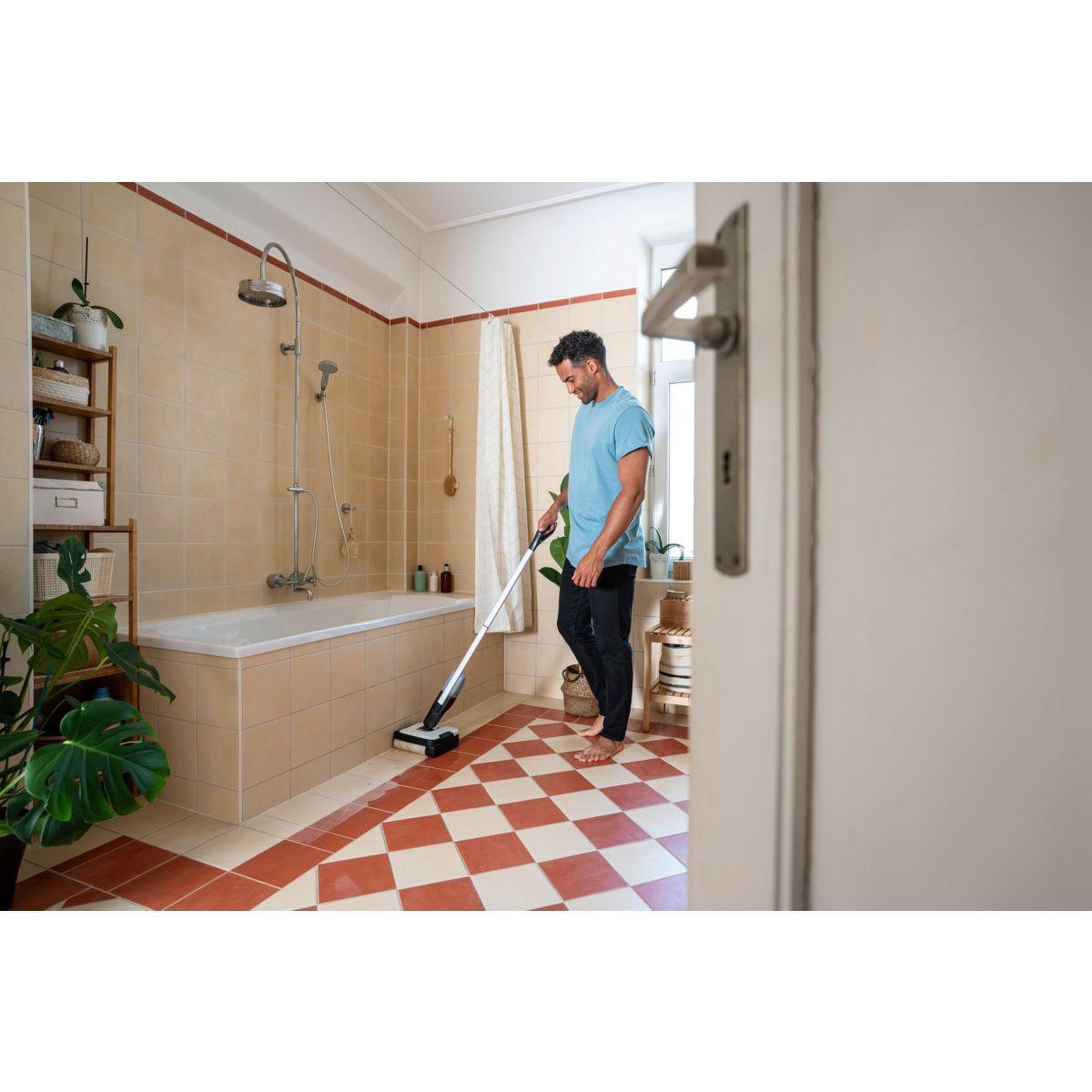 Voir la diapositive 4 : KARCHER Aspirateur laveur FC 2-4 sans fil
