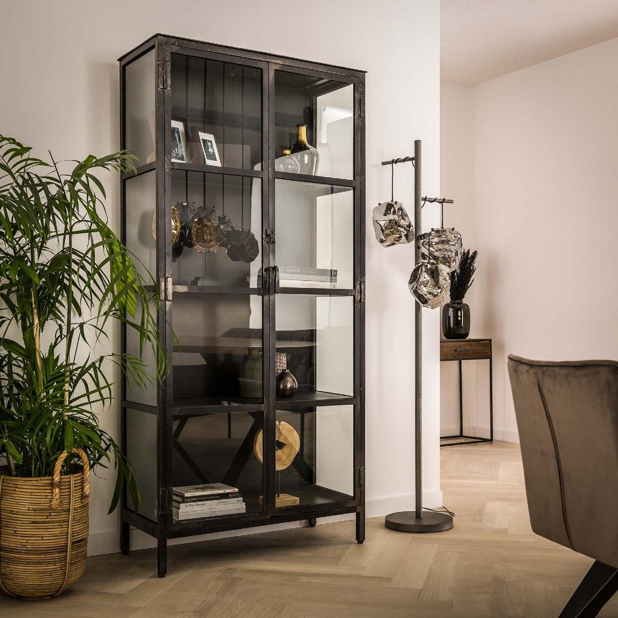 Voir la diapositive 2 : JLC KREATION Vitrine 2 portes vitrées en métal IRON