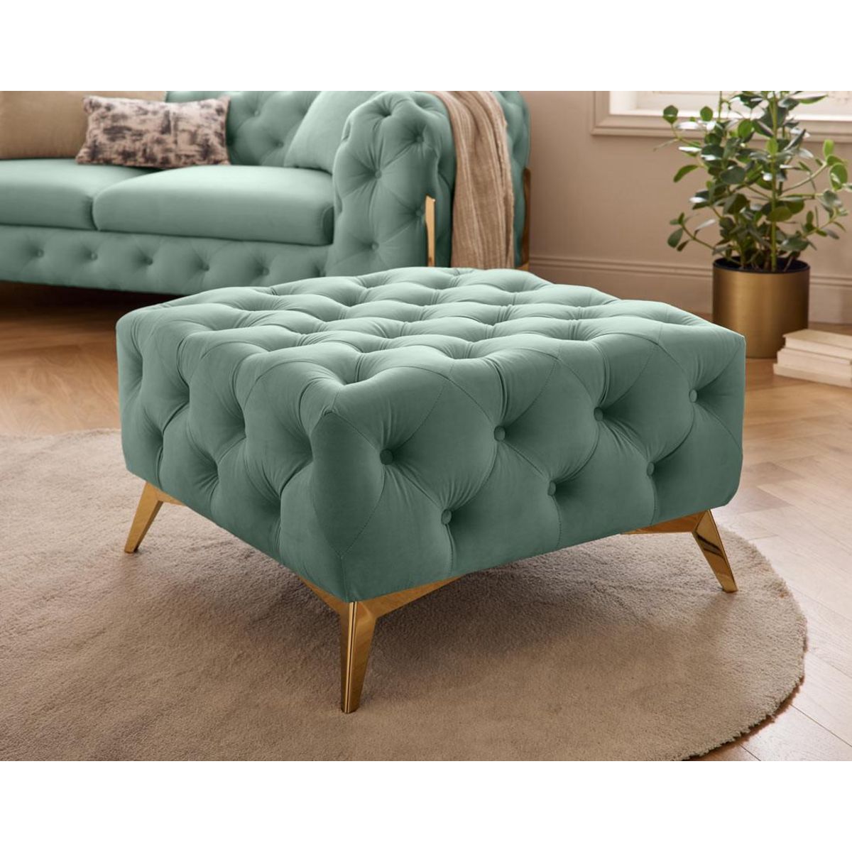 LISA DESIGN Camden - pouf chesterfield en velours - pieds en métal doré