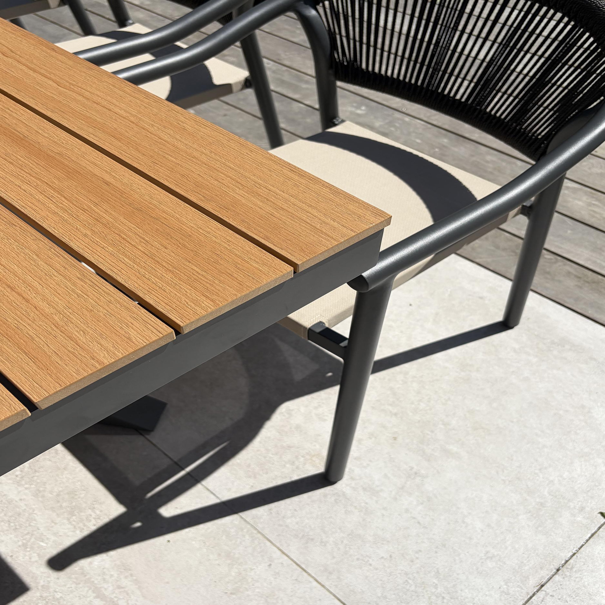 Voir la diapositive 6 : DCB GARDEN Ensemble repas de jardin en aluminium