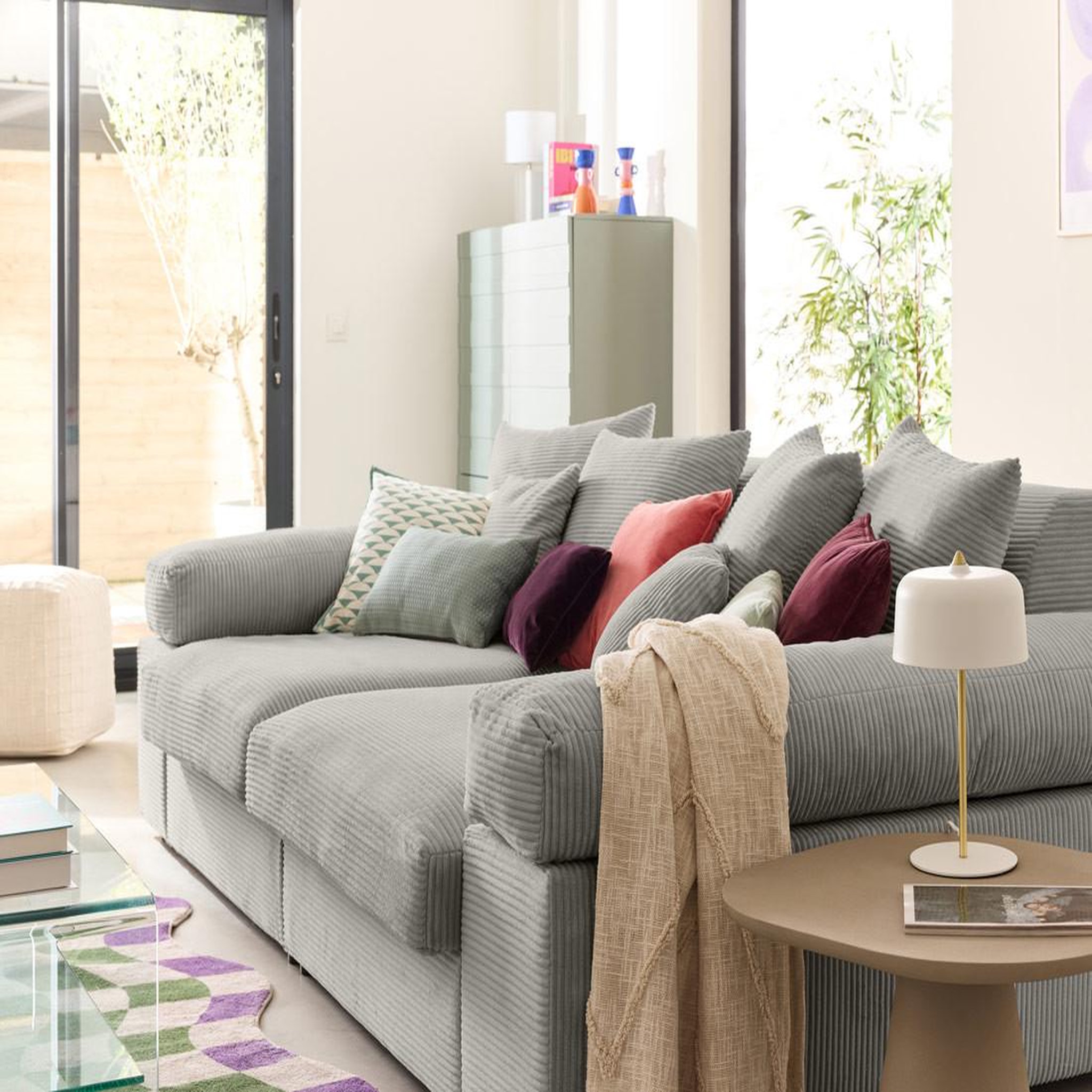 Voir la diapositive 2 : LISA DESIGN Aspen - canapé 4 places - assise profonde - velours côtelé