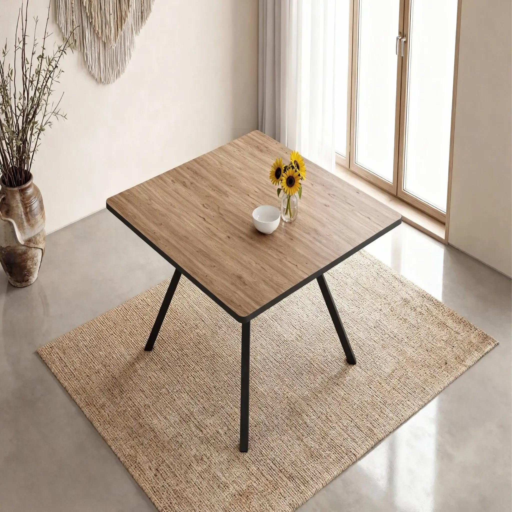 Voir la diapositive 4 : CASANOVA PARIS Yara - table à manger carrée 136cmpieds en métal noir - chêne clair