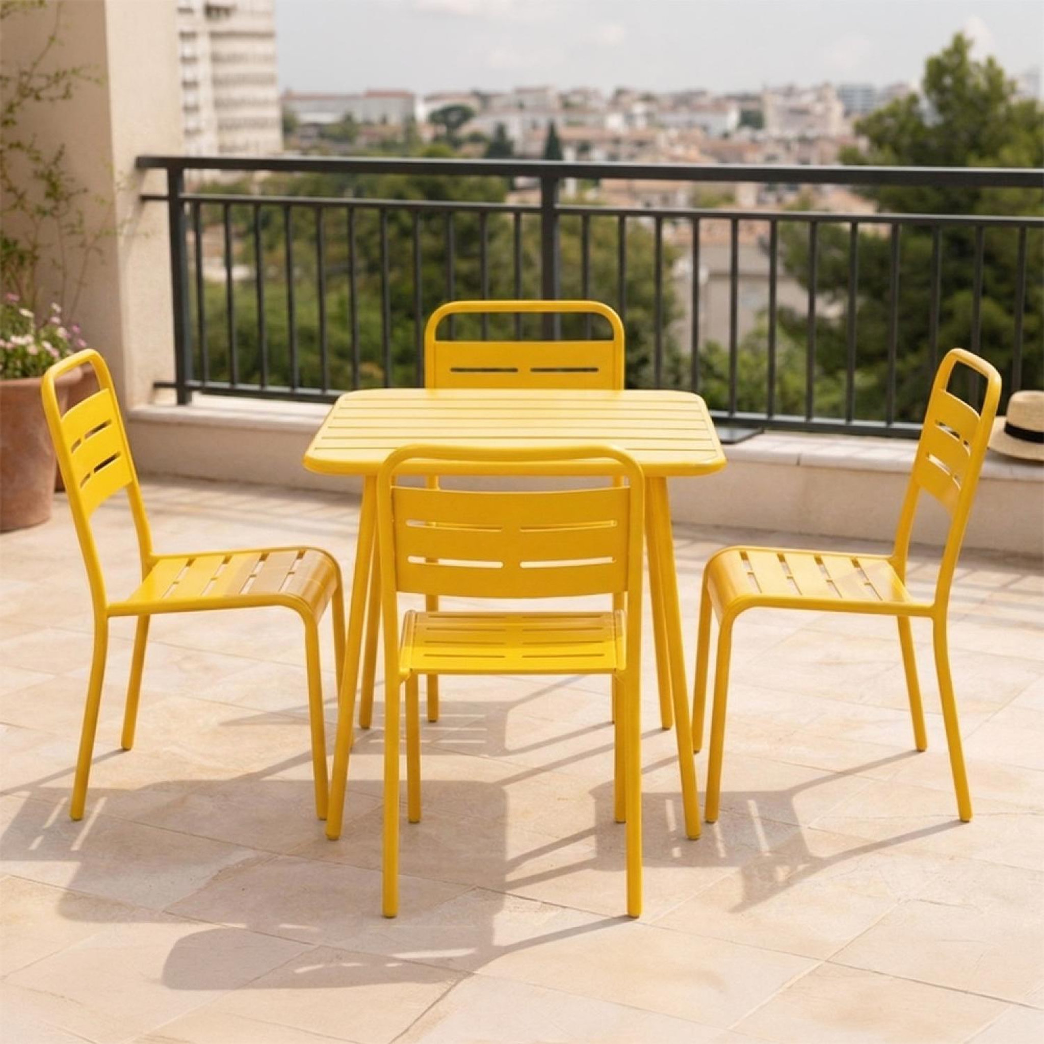 Voir la diapositive 6 : CONCEPT USINE Ensemble table de jardin carrée 70cm et 4 chaises jaune bergame
