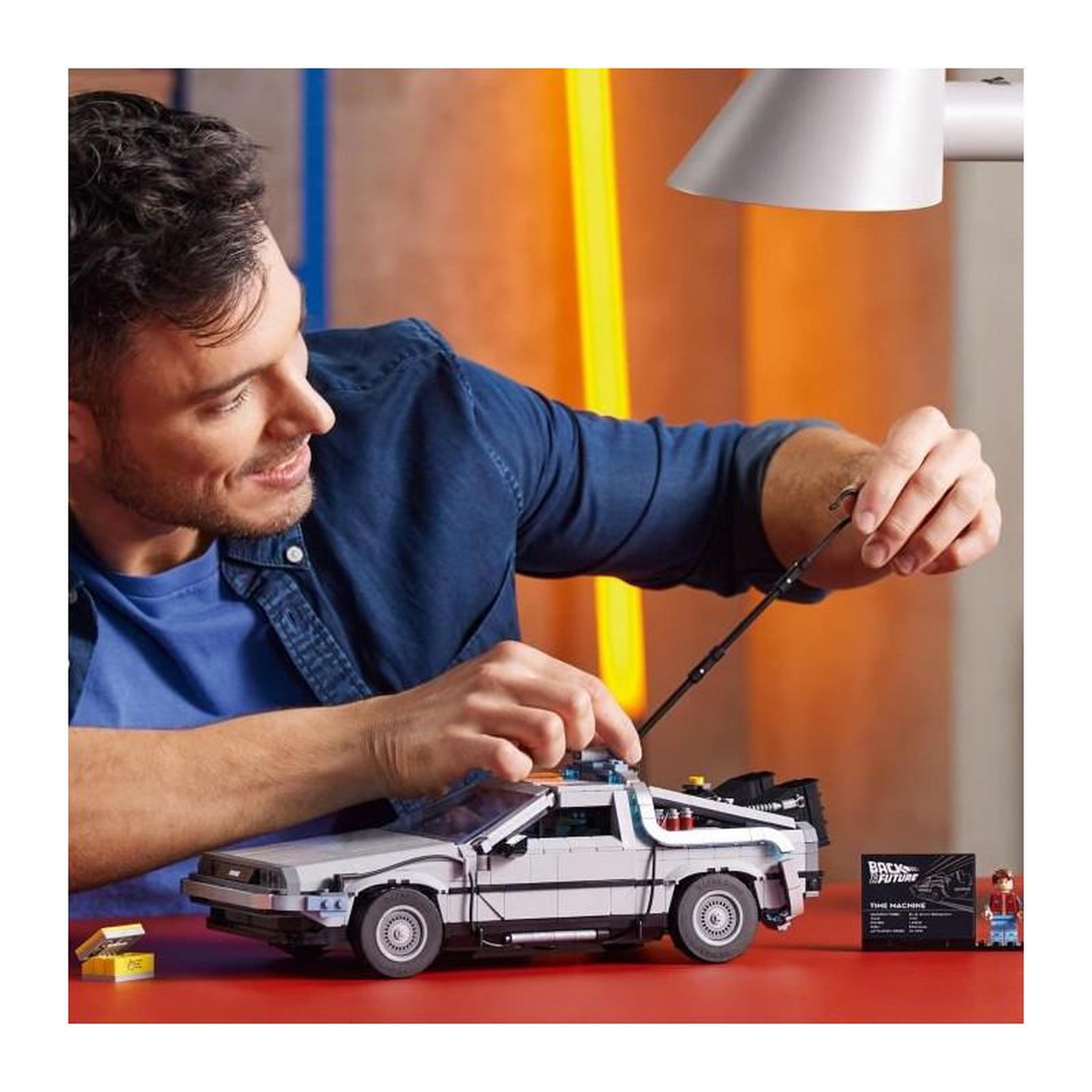 Voir la diapositive 5 : LEGO LEGO 10300 La machine a remonter le temps de Retour vers le futur