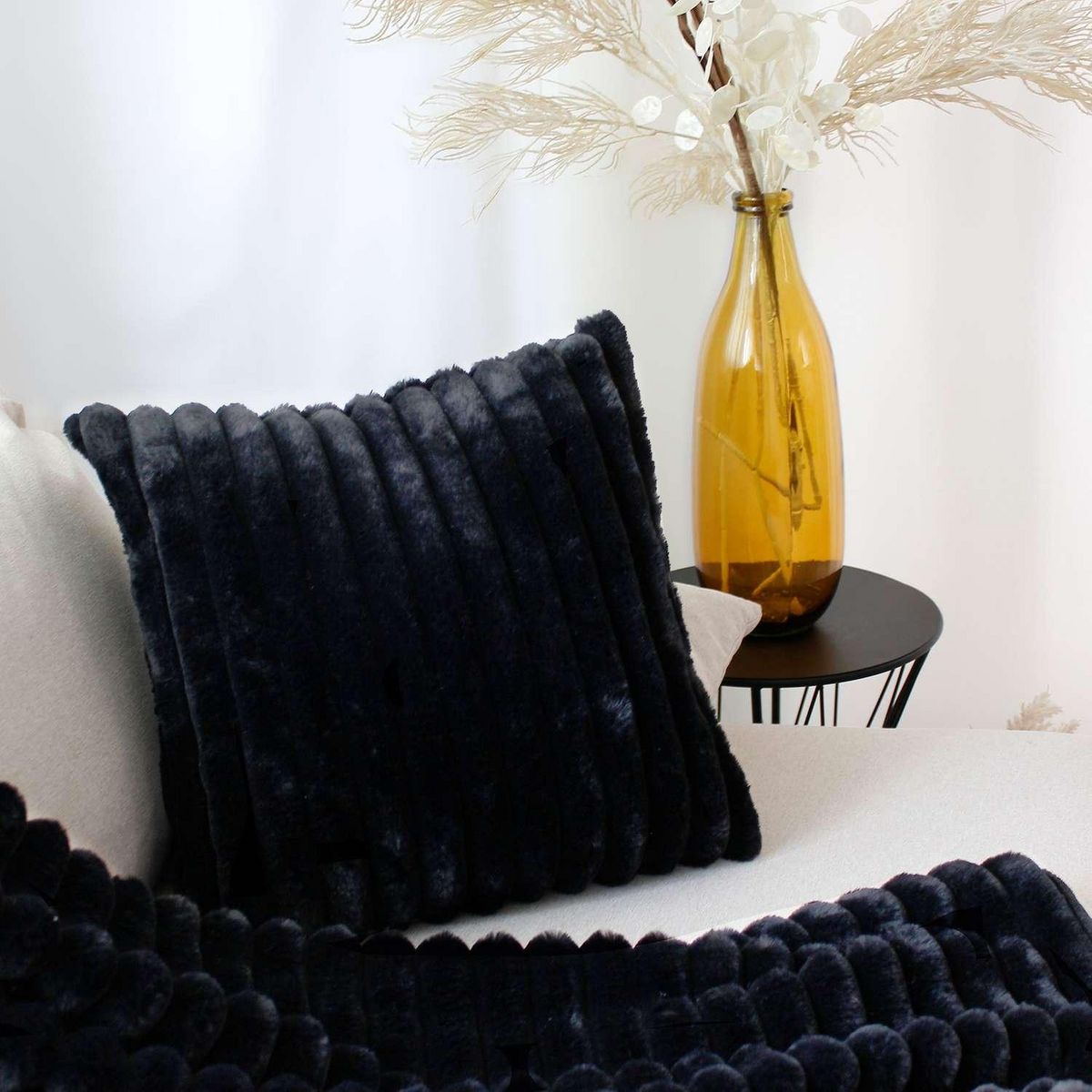 TOILINUX Coussin SELA imitiation fourrure