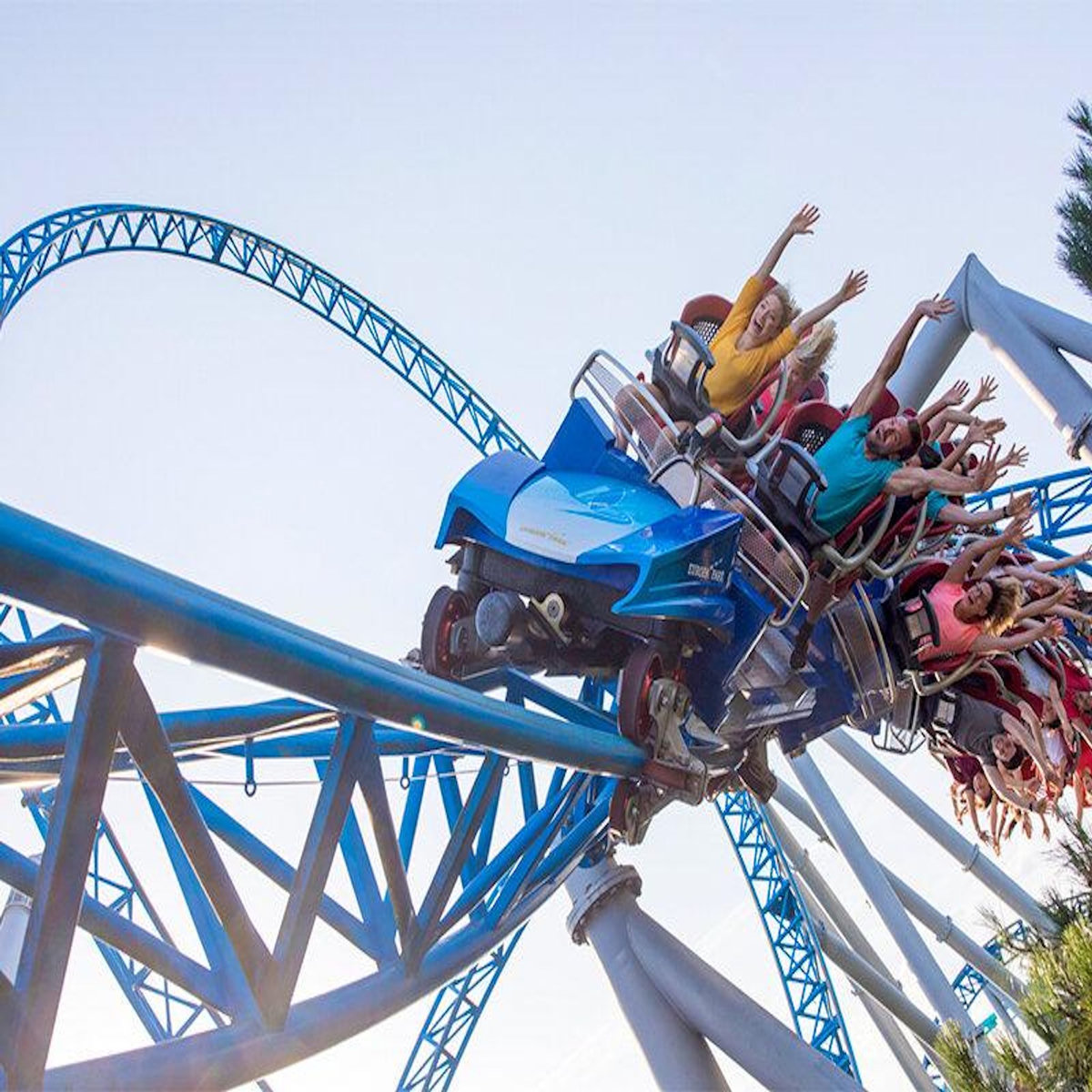 Smartbox Europa-Park 2026 en famille : 2 entrées adultes et 1 entrée enfant pour une journée en haute saison - Coffret Cadeau Sport & Aventure