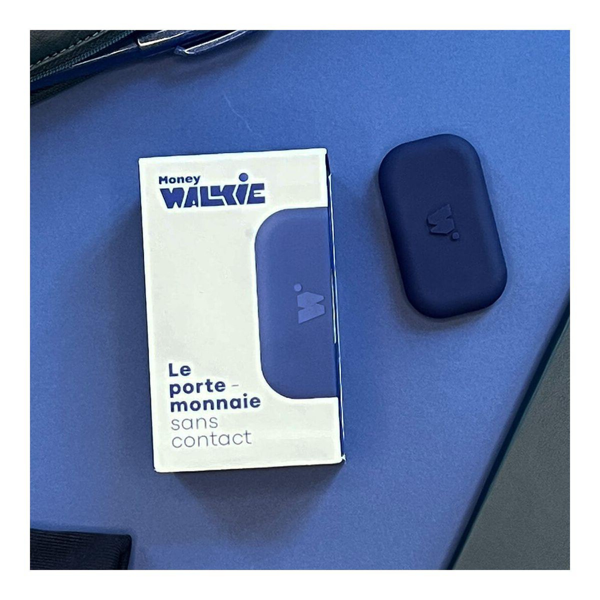 Voir la diapositive 3 : MONEY WALKIE Porte-monnaie sans contact avec coque pop bleu
