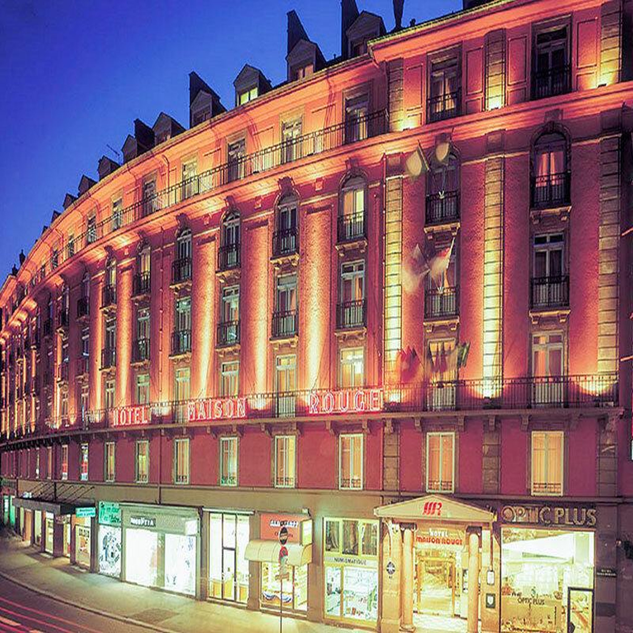 Voir la diapositive 6 : Smartbox Séjour raffiné à strasbourg : 2 jours en hôtel 5* avec accès au spa - coffret cadeau séjour
