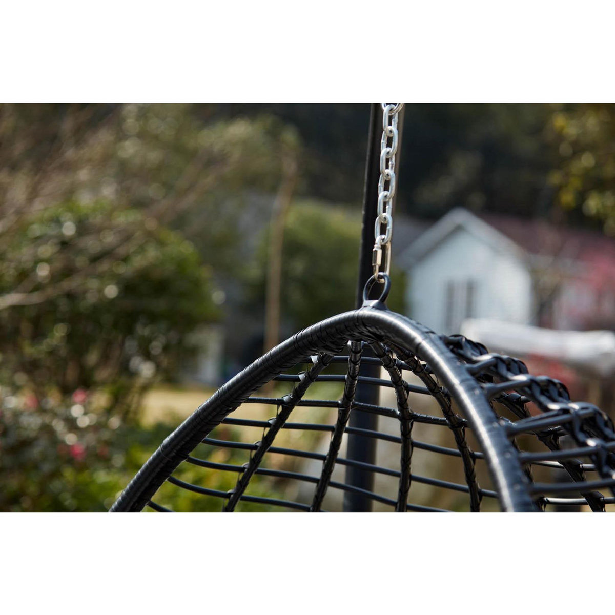 CONCEPT USINE Fauteuil suspendu en résine tressée noir AUROA