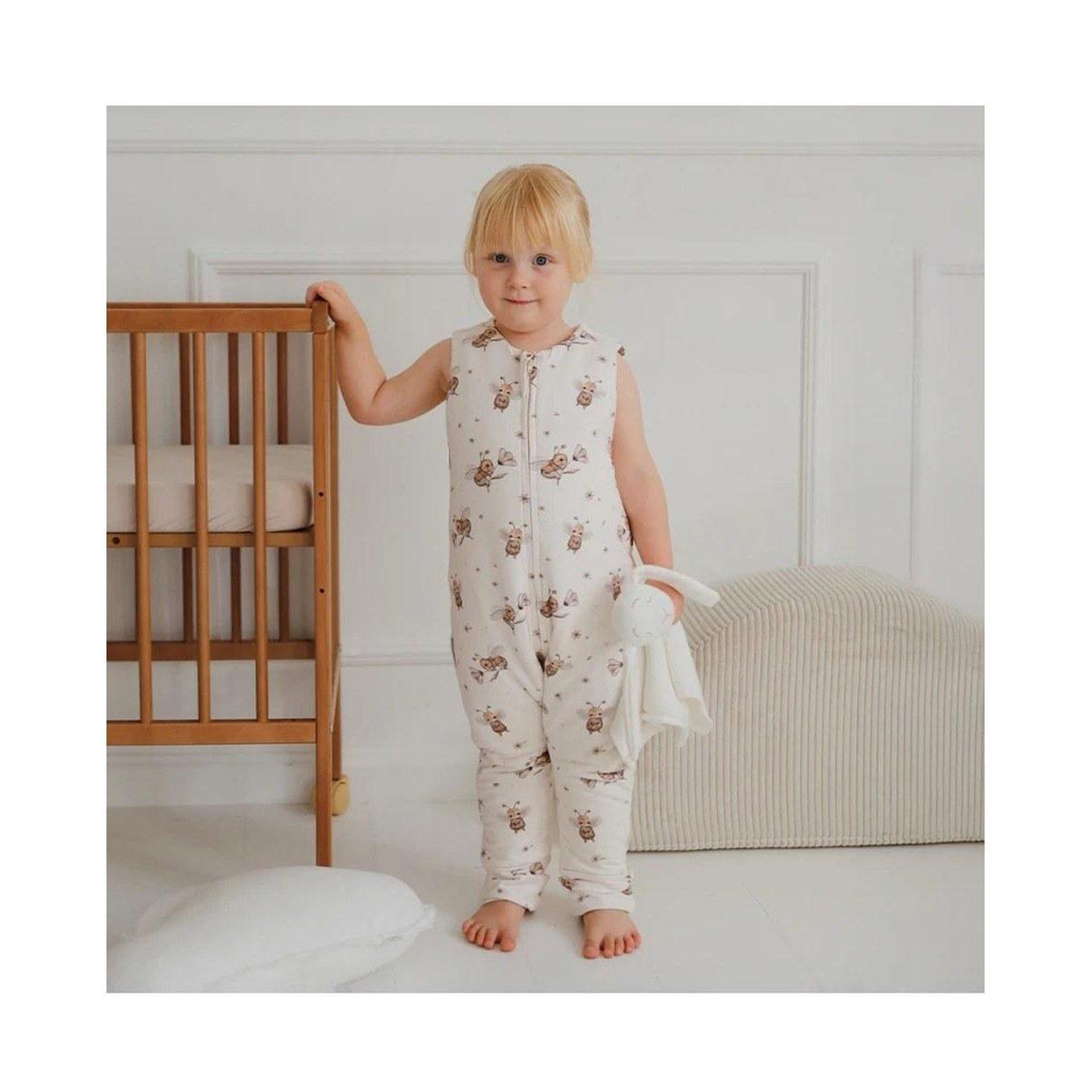 Voir la diapositive 2 : WALDIN Gigoteuse à jambes en coton 2,5 TOG - taille M (3-4 ans) - motif abeilles, champagne