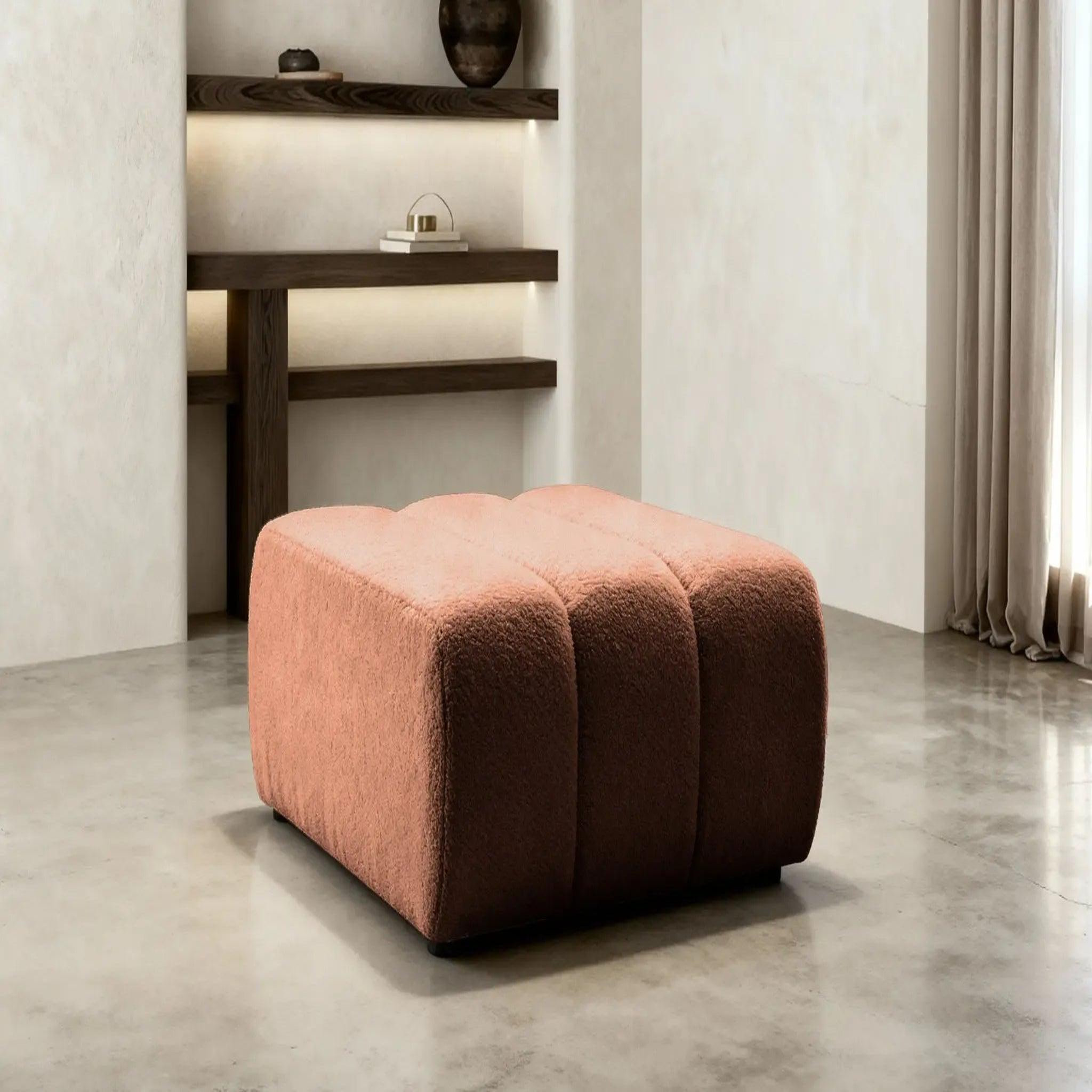 Voir la diapositive 2 : CASANOVA PARIS Celeste - pouf tissu bouclette