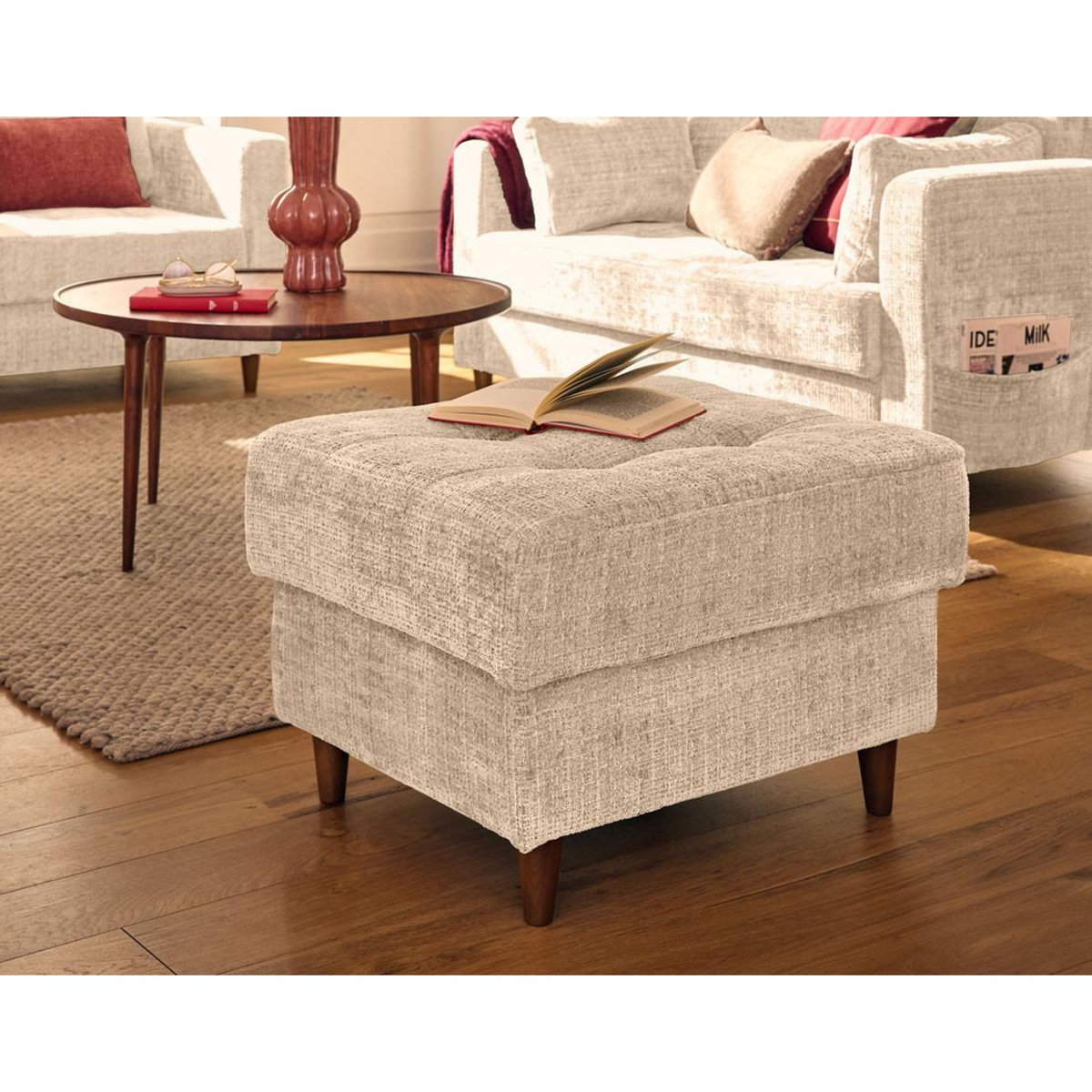 LISA DESIGN Anna - pouf en velours texturé - pieds en bois