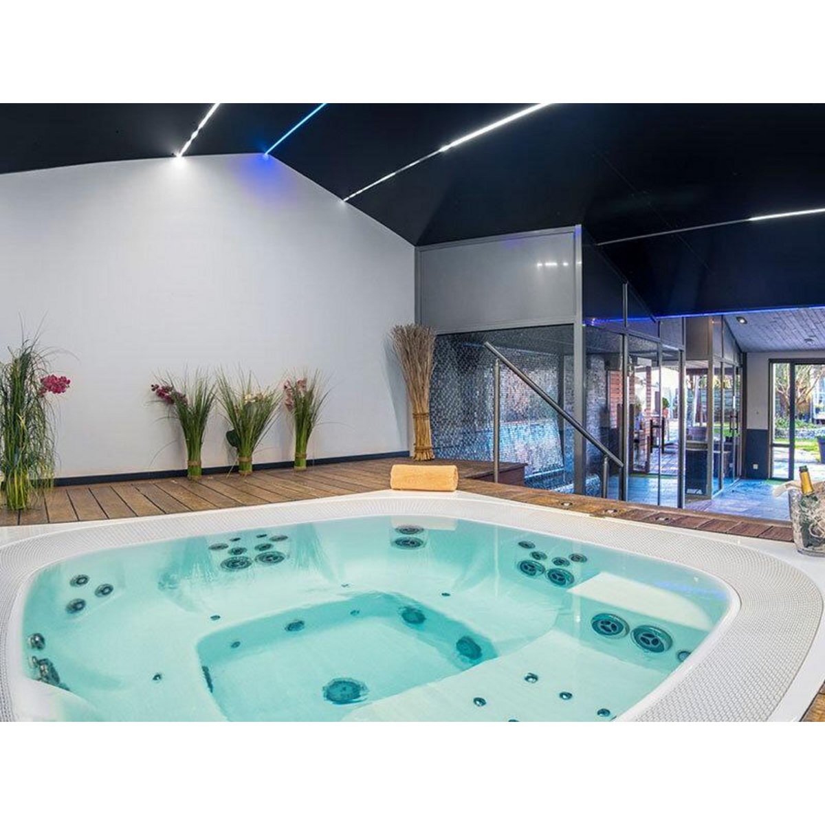 Smartbox 2 jours avec dîner, accès au spa et séance de fauteuil massant dans un hôtel 4* sur l'Île de Ré - Coffret Cadeau Séjour