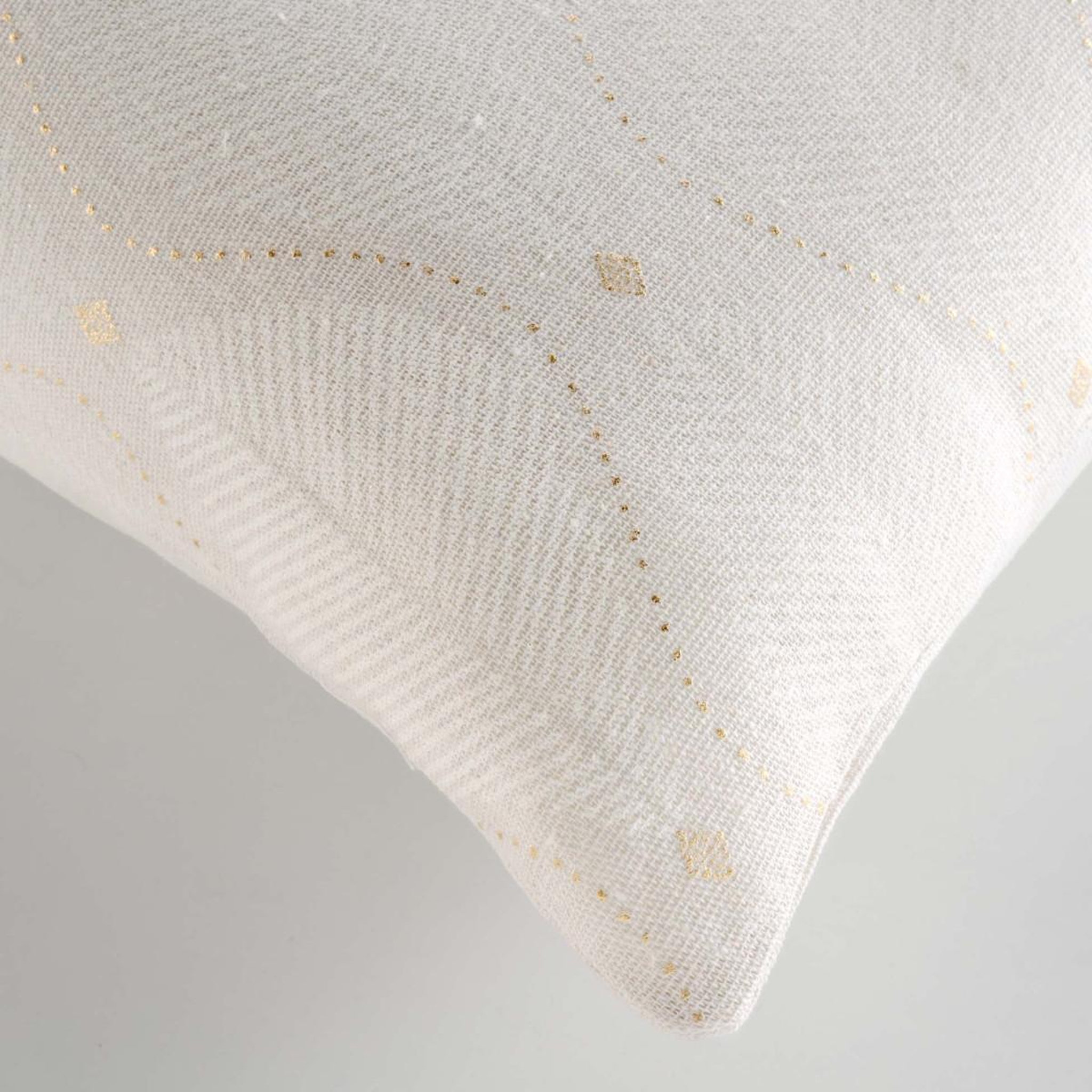 Voir la diapositive 3 : Douceur d'Intérieur Coussin imprimé métallisé  maho  45x45cm blanc